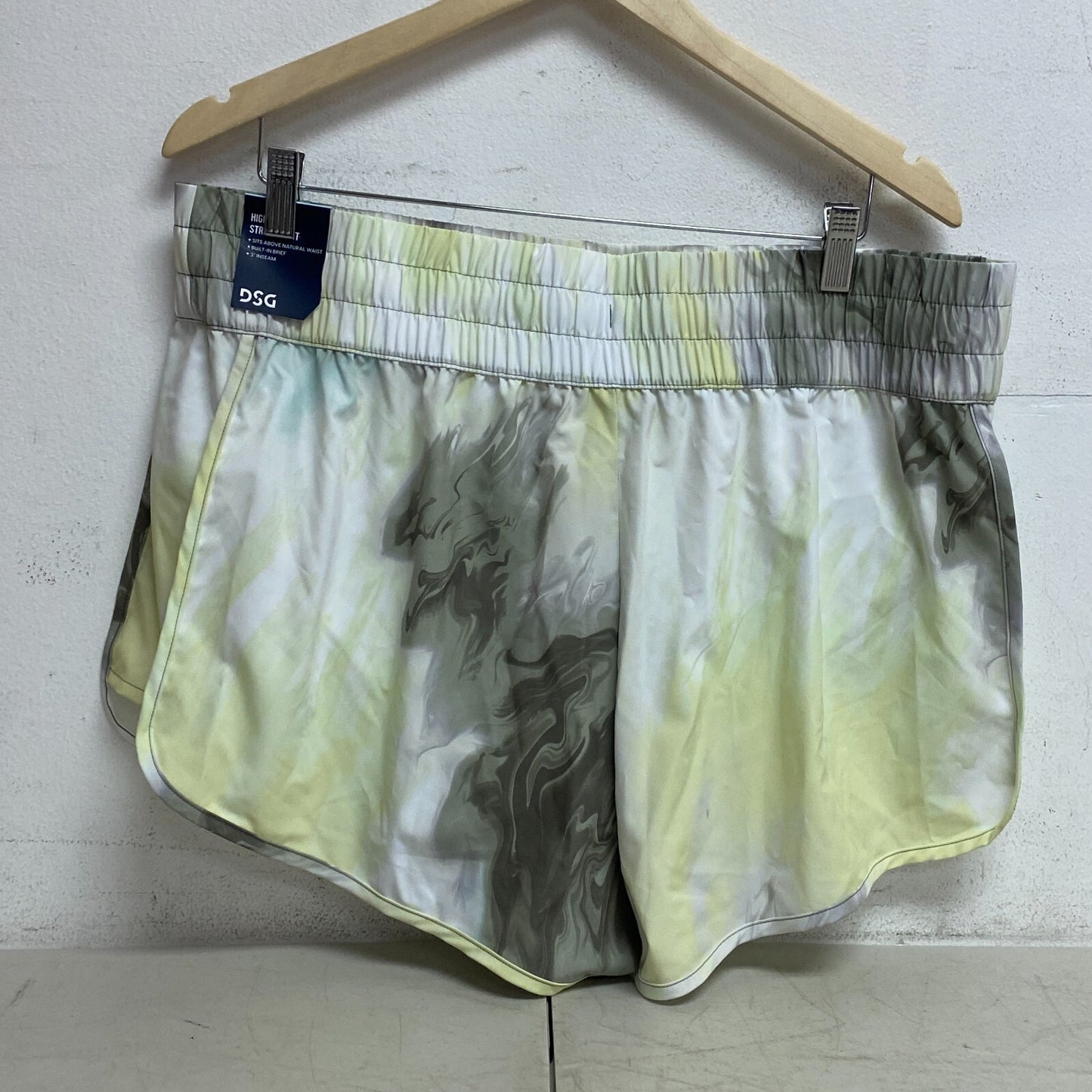 DSG Women's 3â High Rise Stride Multi Wash Effect Shorts Multicolor DAW12327PR