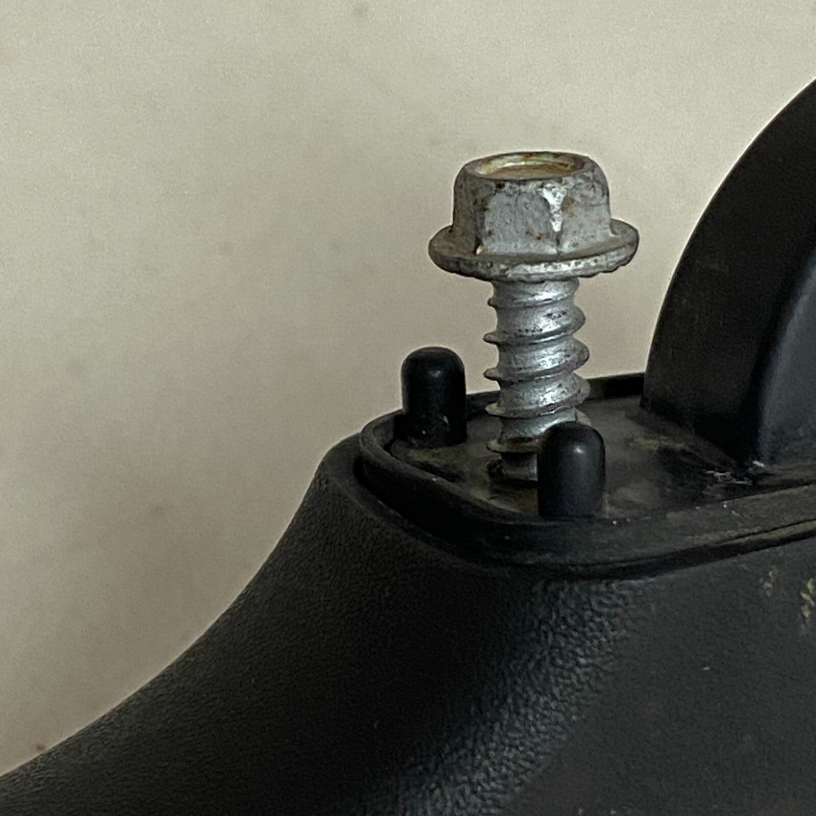 2008-2013 DODGE JOURNEY FRONT OR REAR PASSENGER SIDE EXTERIOR DOOR HANDLE OEM