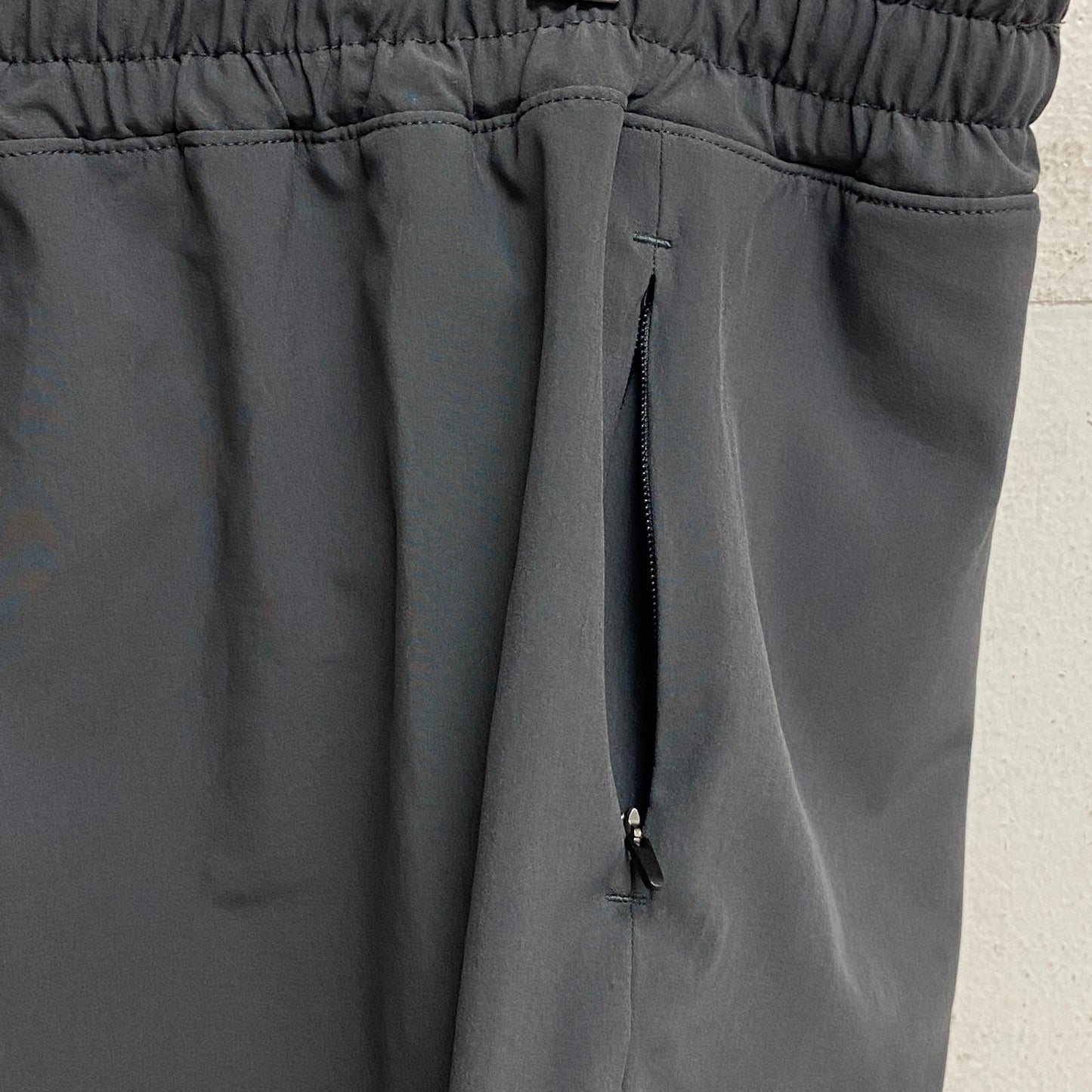 CALIA Women's 3 in Relaxed Mid Rise Carbon Grey Infinity Run Short WAX12336