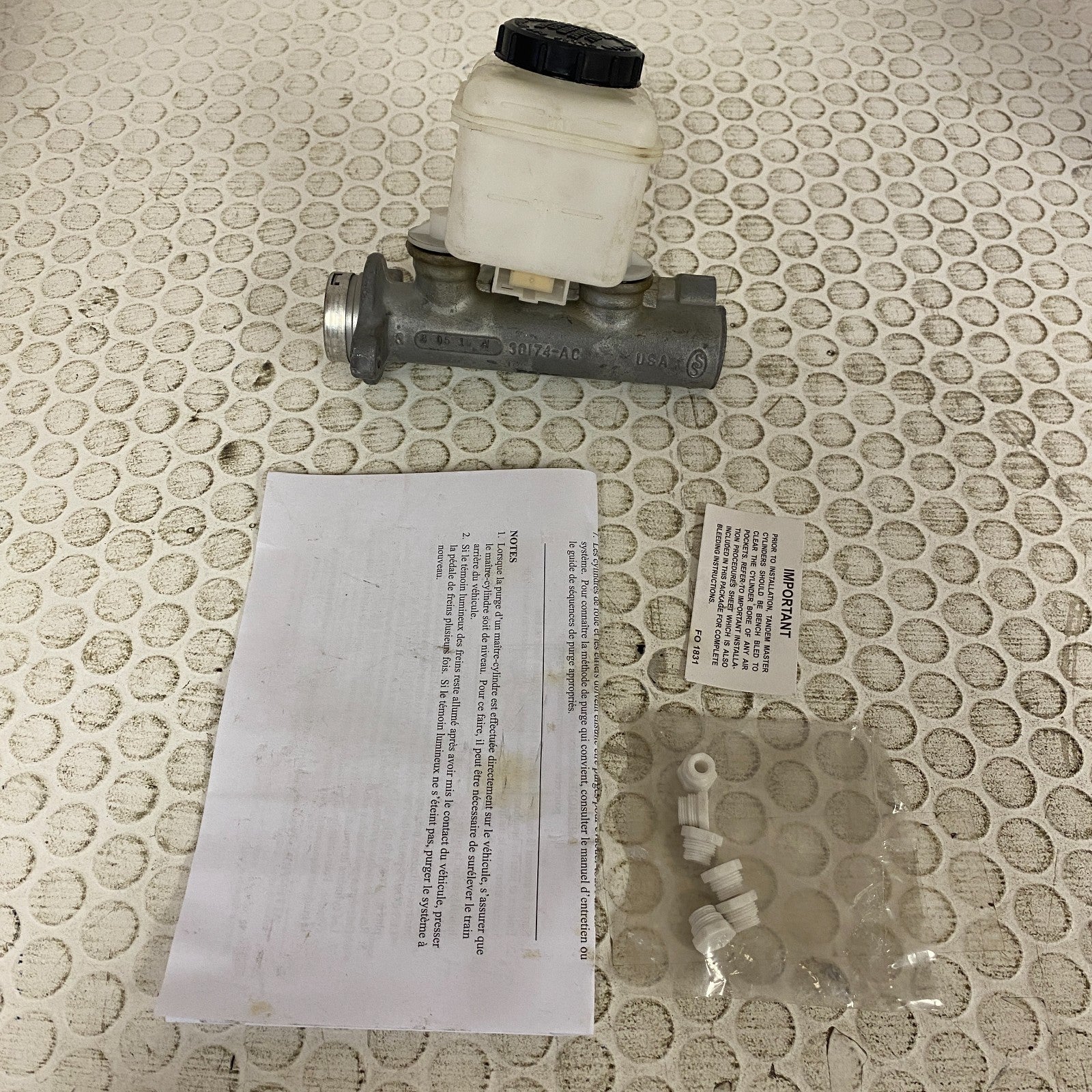 CARQUEST Brake Master Cylinder 1" Bore w/ Reservoir Wearever MCA39976