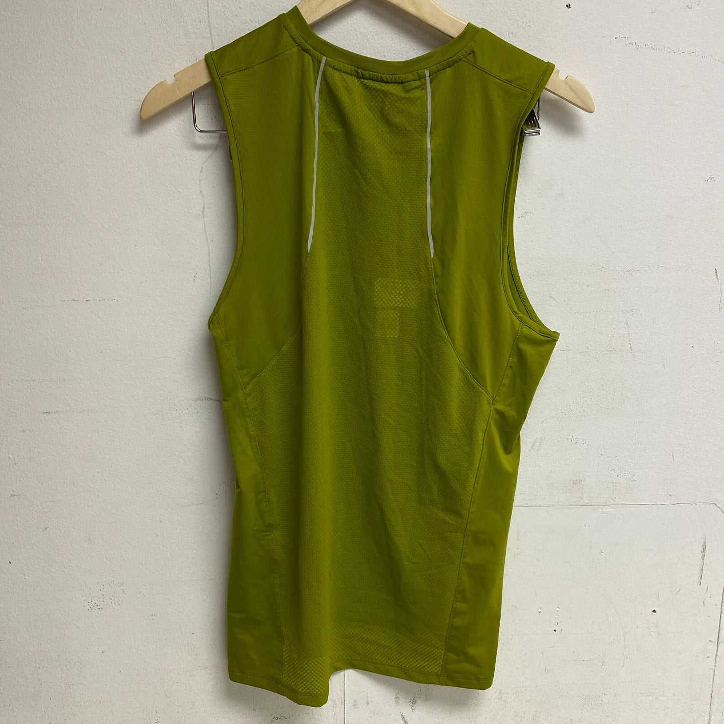 VRST Men's Accelerate Tank Bright Moss MAX231522 Sporty Fitness Training Gym