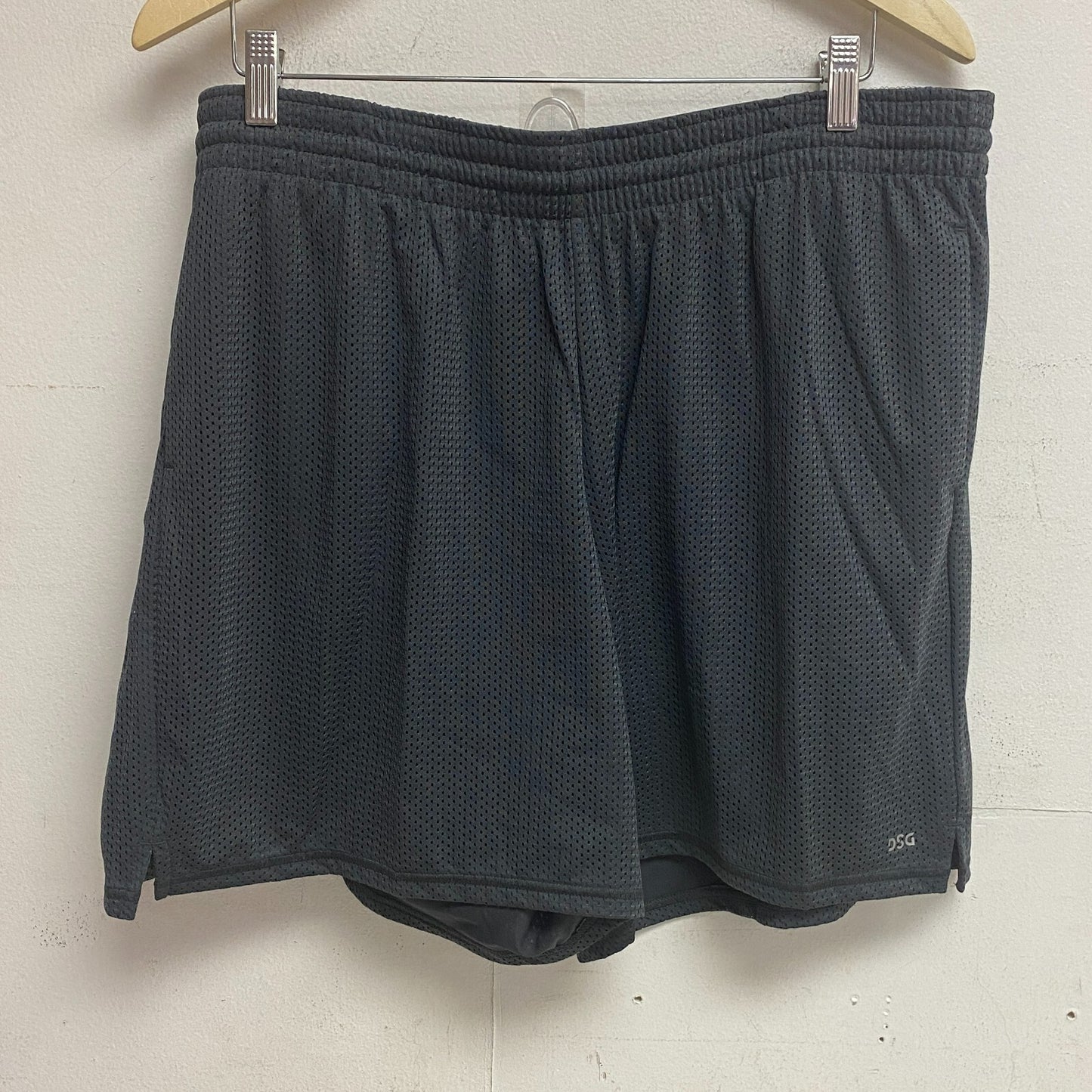 DSG Women's 7â Mesh Shorts with Pockets Carbon Grey Relaxed Mid-Rise DAW39137M