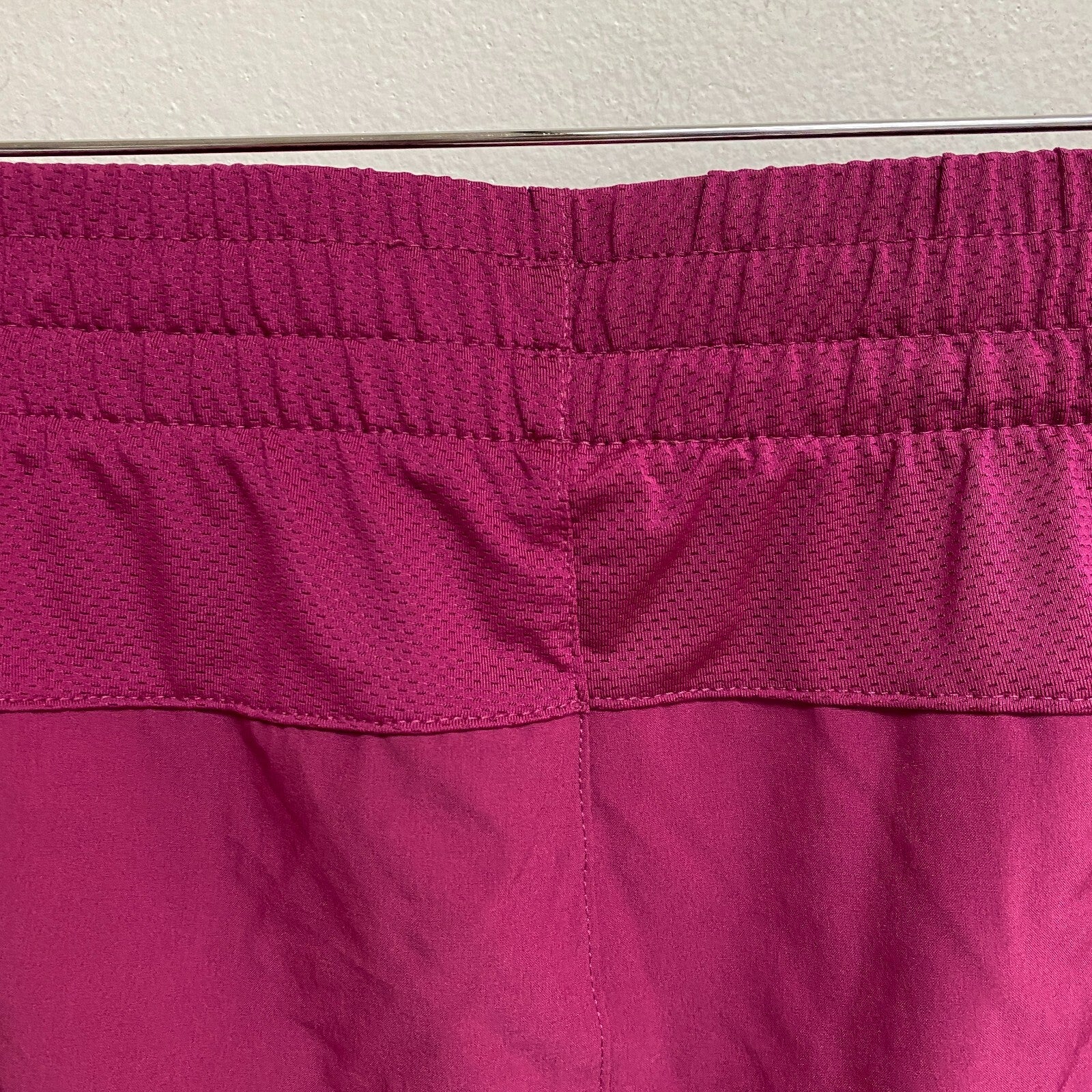 DSG Men's 8'' Agility Woven Shorts Wild Berry Training Solid DAM20111X