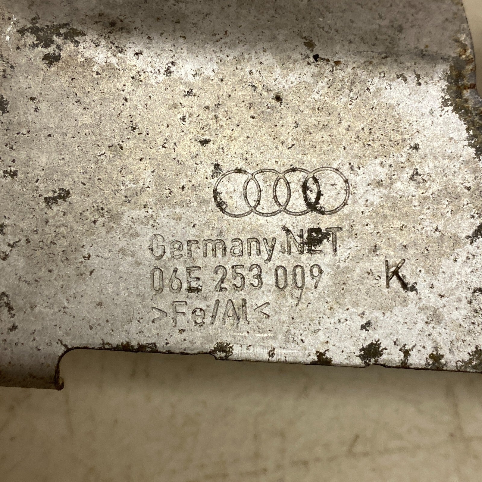 Audi Lower Shield for 2005-2011 Audi 06E 253 009 ,Used-Good