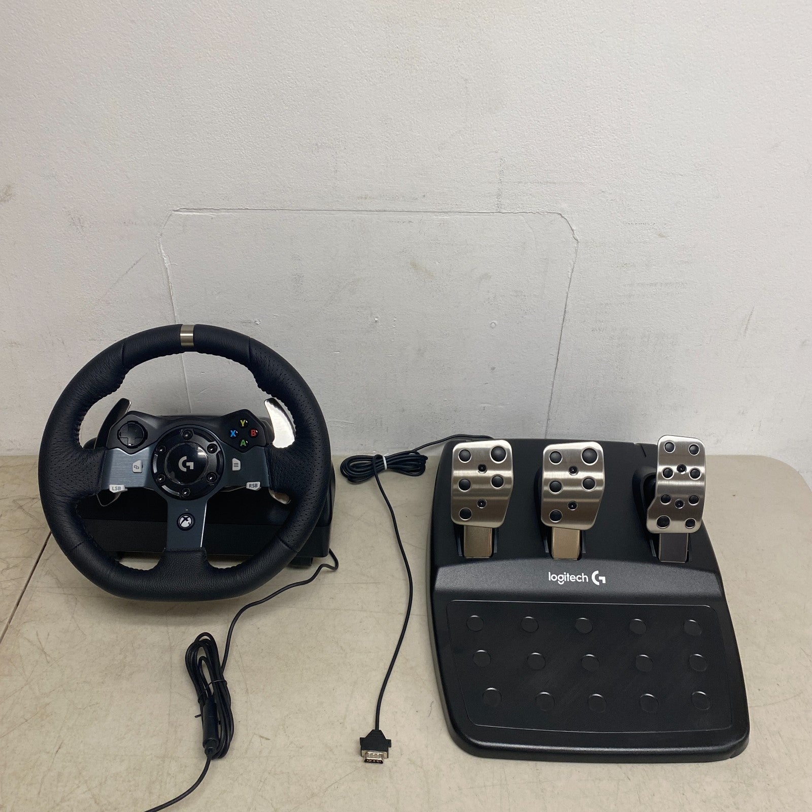 Logitech G920 Driving Force Racing Wheel & Pedals for Xbox Series X|S, Xbox