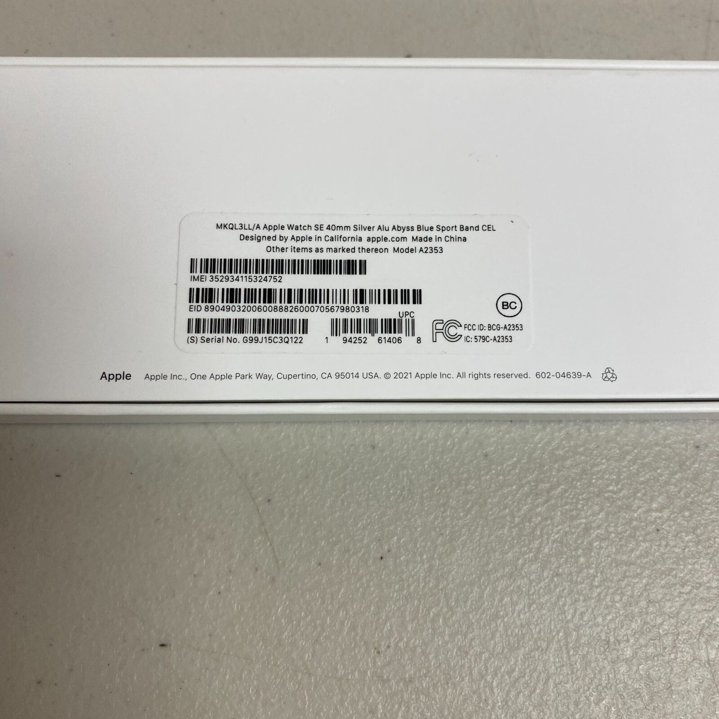 Apple Watch SE (1st Gen) GPS, 40mm Silver Aluminum Case w Abyss Blue Sport Band