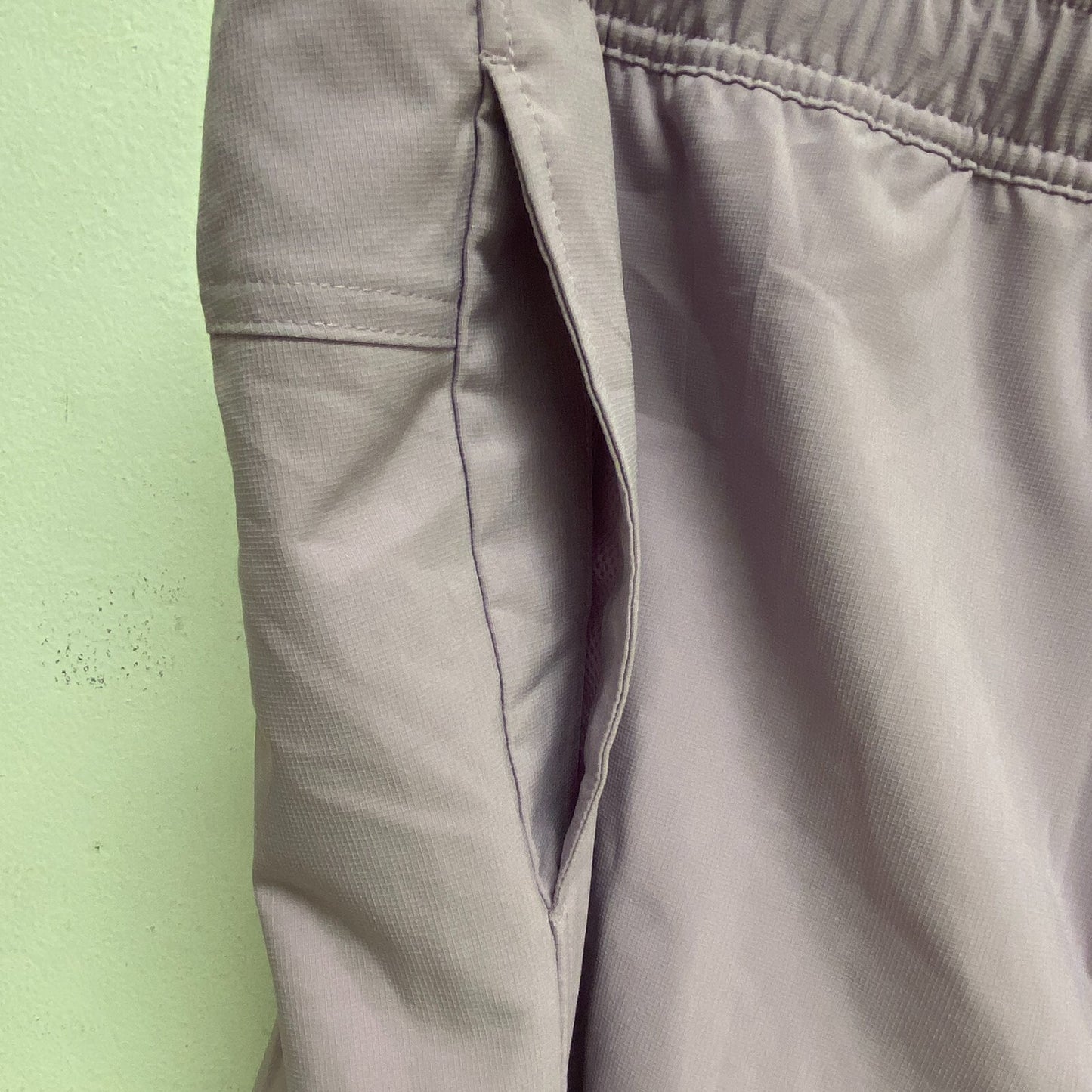 Alpine Design  Menâs Active 5â Pull On Relaxed Fit Short Muted Amethyst ADM1