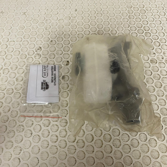 Carquest Wearever Brake Master Cylinder 1.062″ Bore Aluminum Model MCA630257