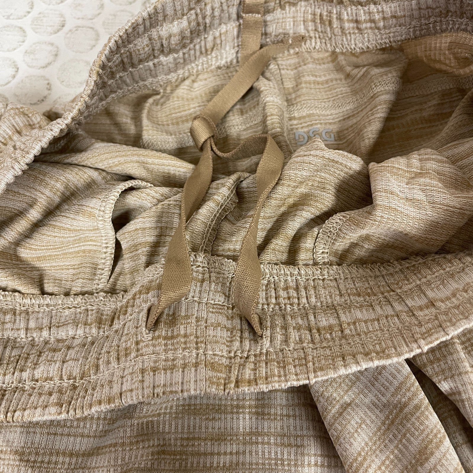 DSG Men's Novelty Textured Training Short CLASSIC KHAKI / PURE WHITE DAM20114N