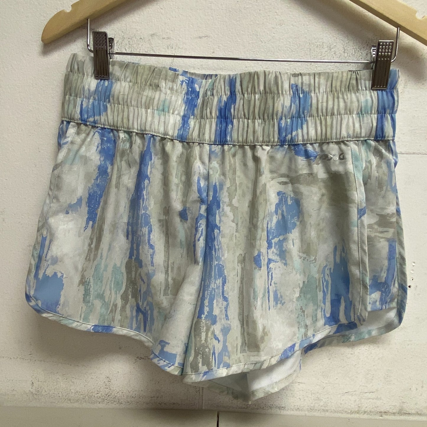 DSG Women's 3â High Rise Stride Shorts Torn Camo Faded Olive DAW12327PRTZ