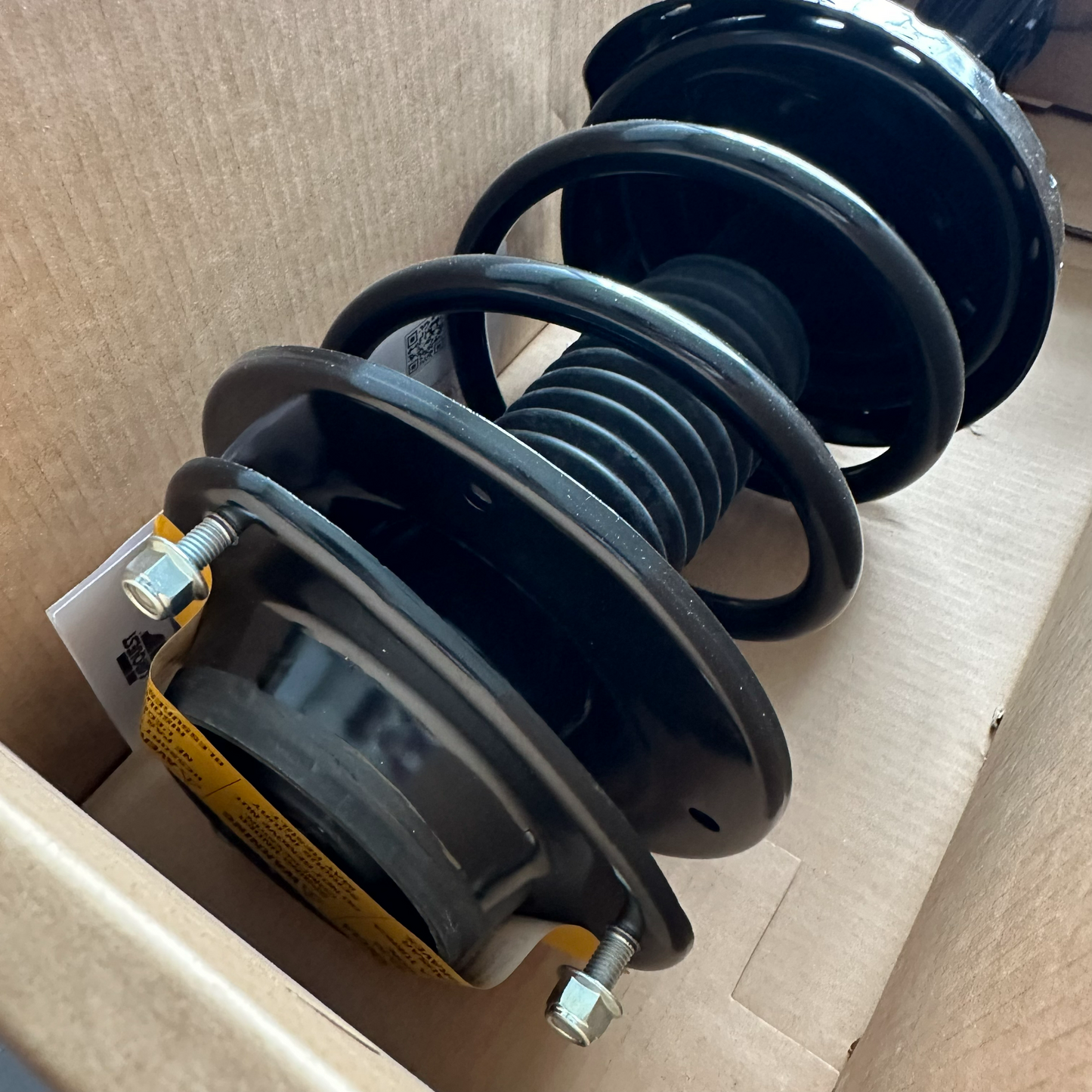 Carquest Premium 18-817111 Complete Strut Assembly Strut Spring & Mount