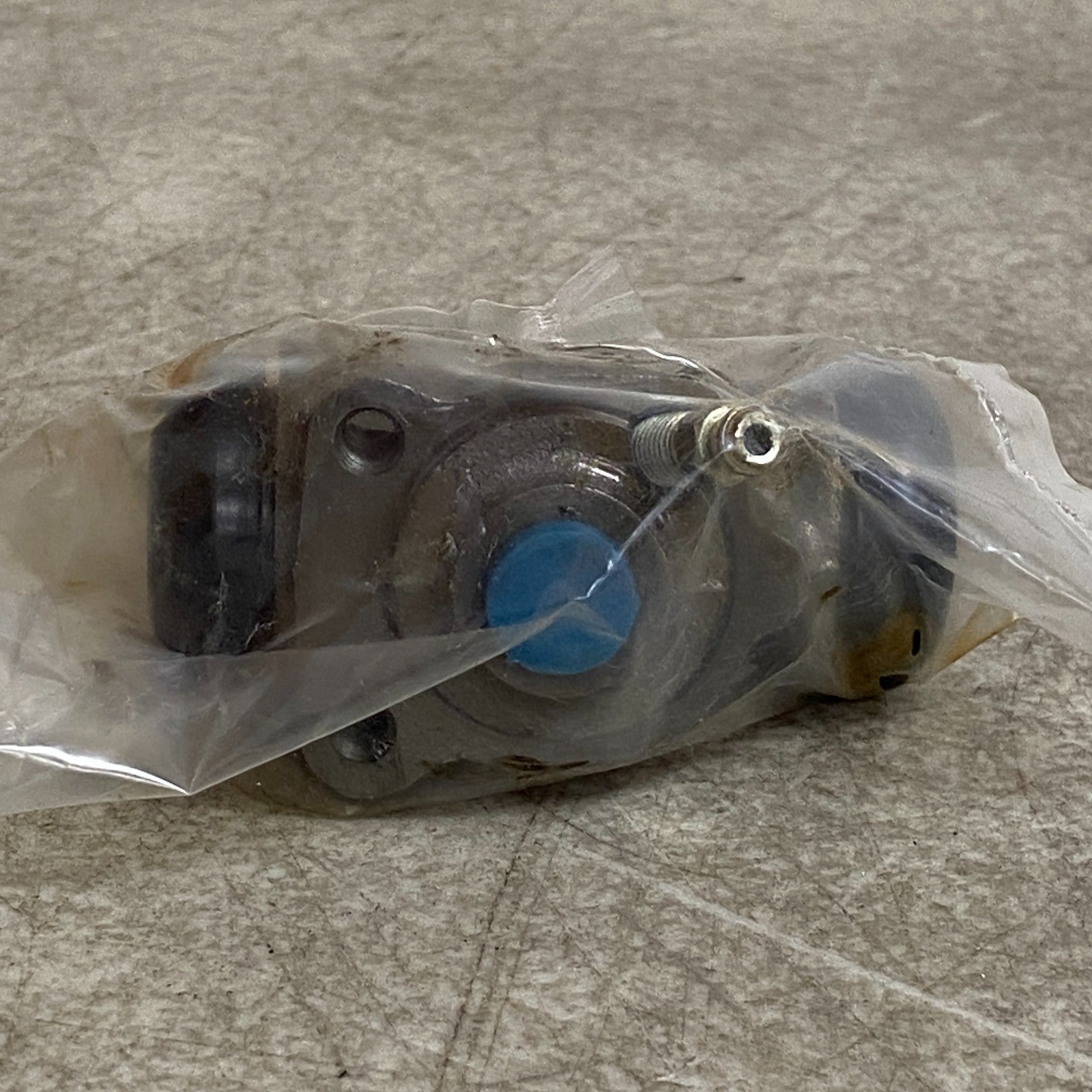 DORMAN W37638 Front Disc Brake Wheel Cylinder 1981-1987 Isuzu Pickup Passenger