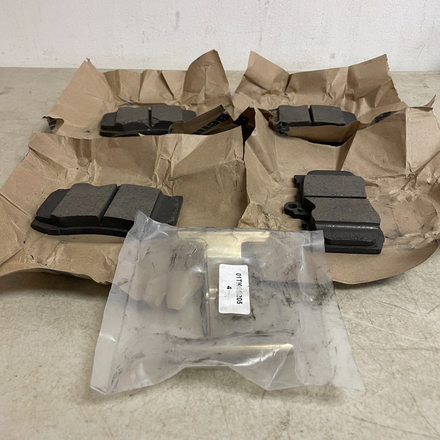 Bendix CFC1586 Priority One Ceramic Front Brake Pads Copper-Free Disc Brake Set