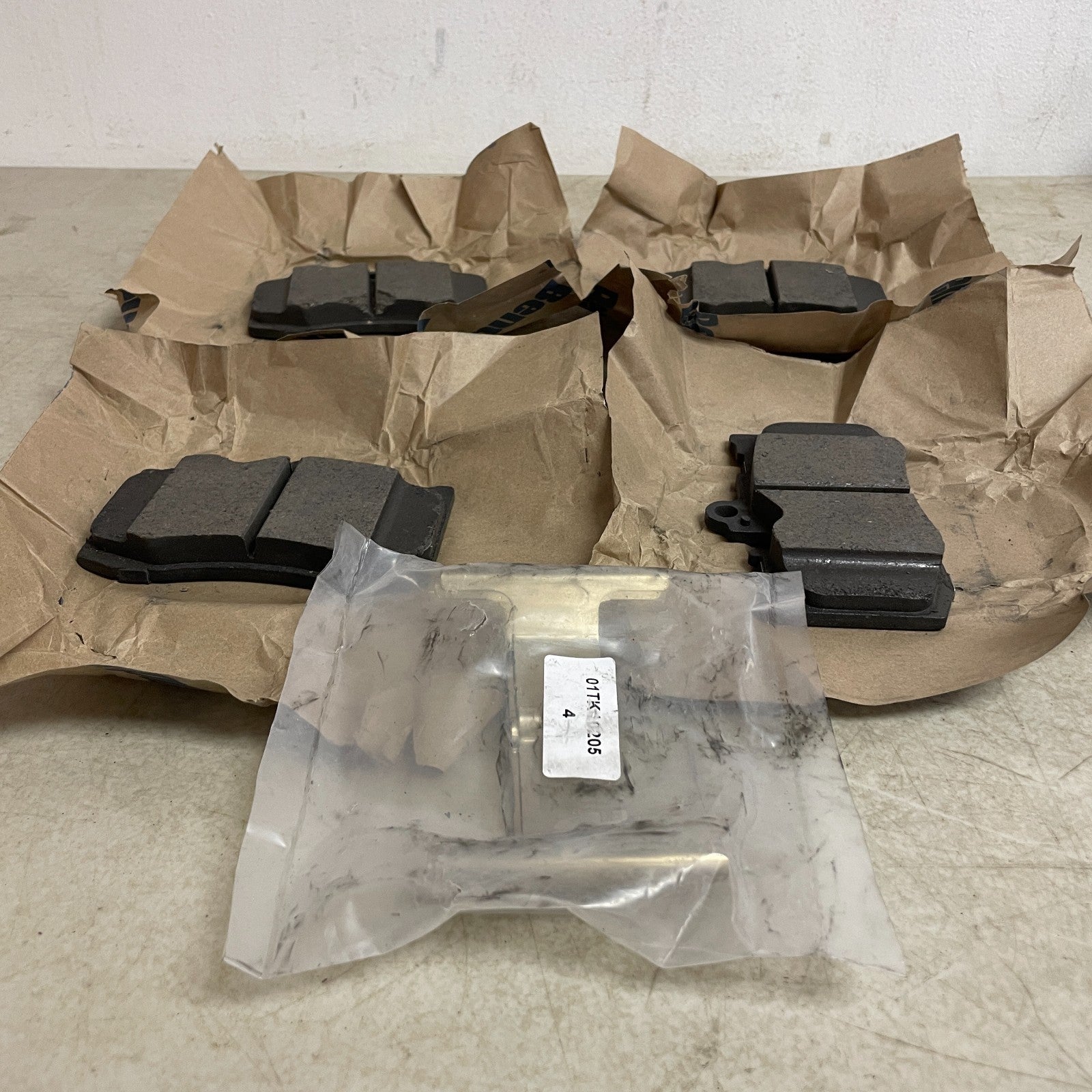 Bendix CFC1586 Priority One Ceramic Front Brake Pads Copper-Free Disc Brake Set