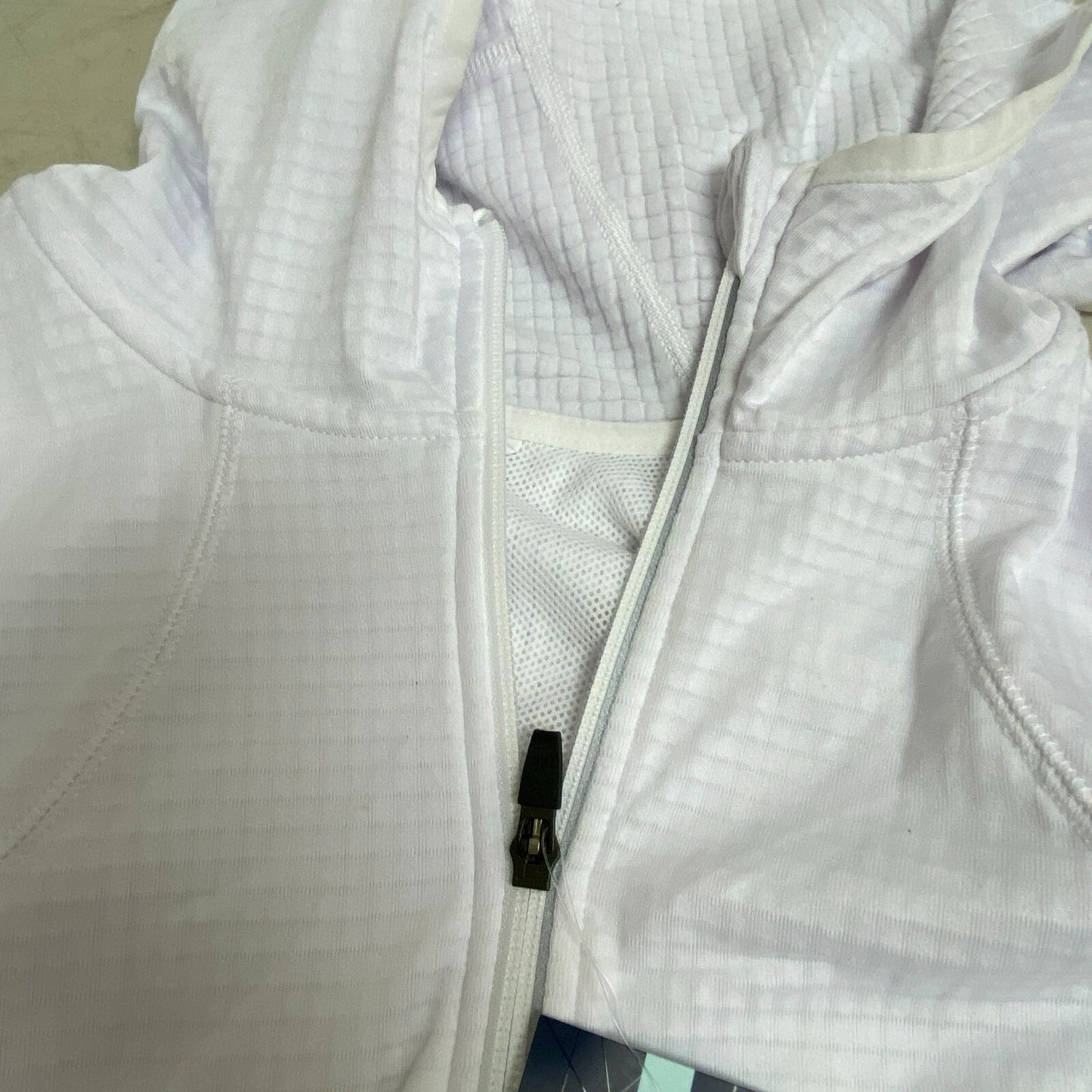 DSG Womens Run Grid Full Zip Pure White Jacket Solid Long Sleeve DAW21205