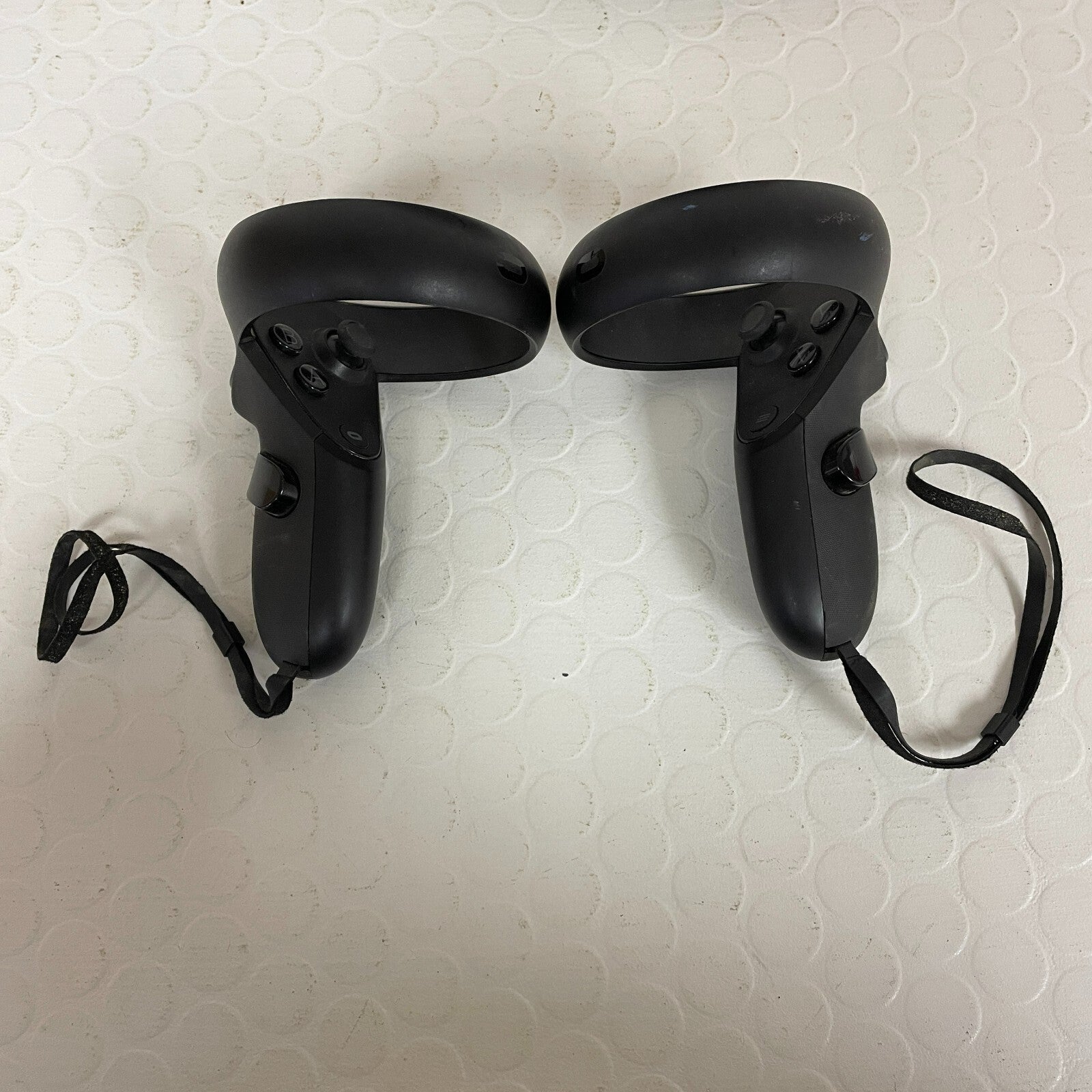 Oculus Rift S Virtual Reality Headset - Black (Includes Headset, Controllers)