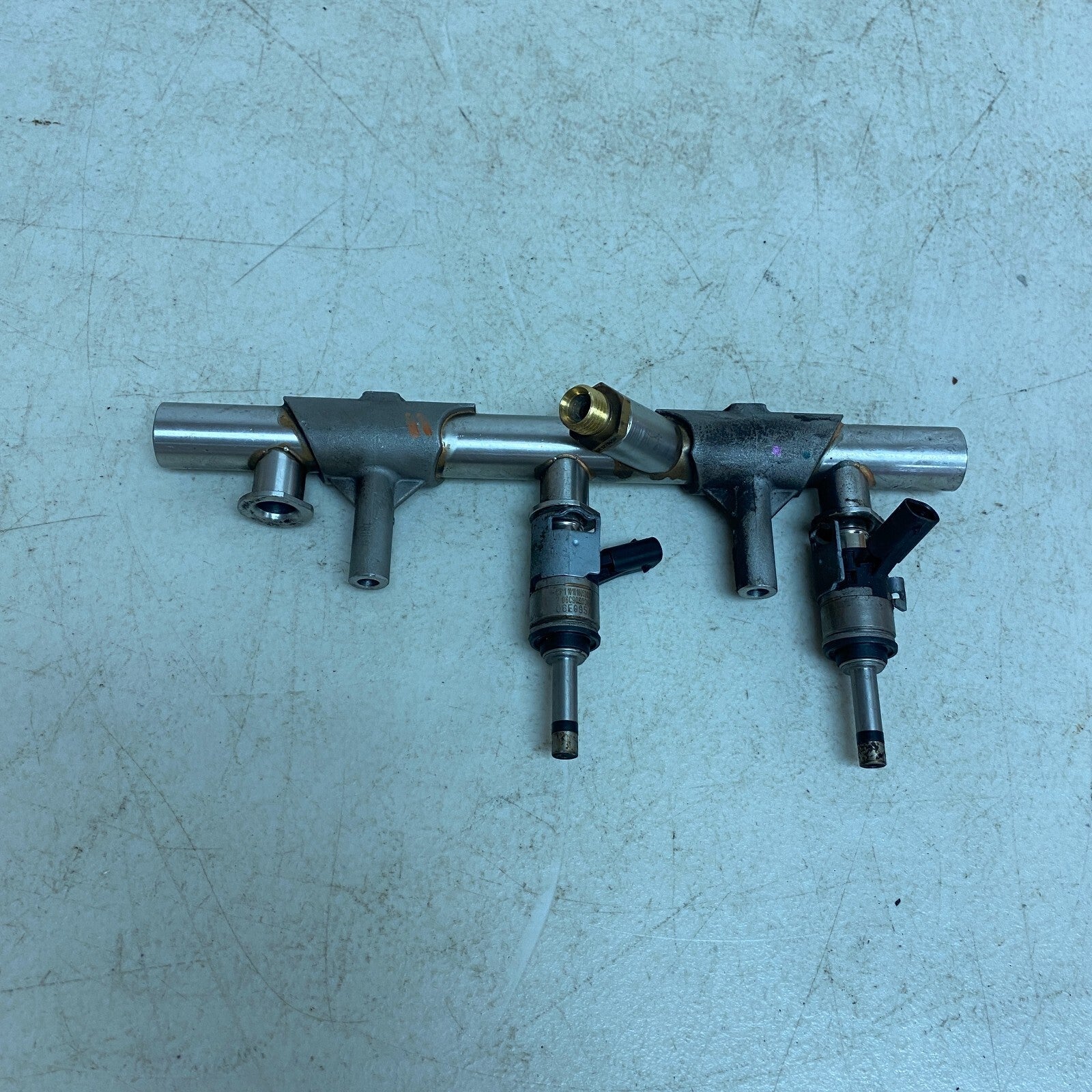 Audi 2016-2018 AUDI A7 QUATTRO 3.0L - Right FUEL RAIL / PIPE 06E130090AJ