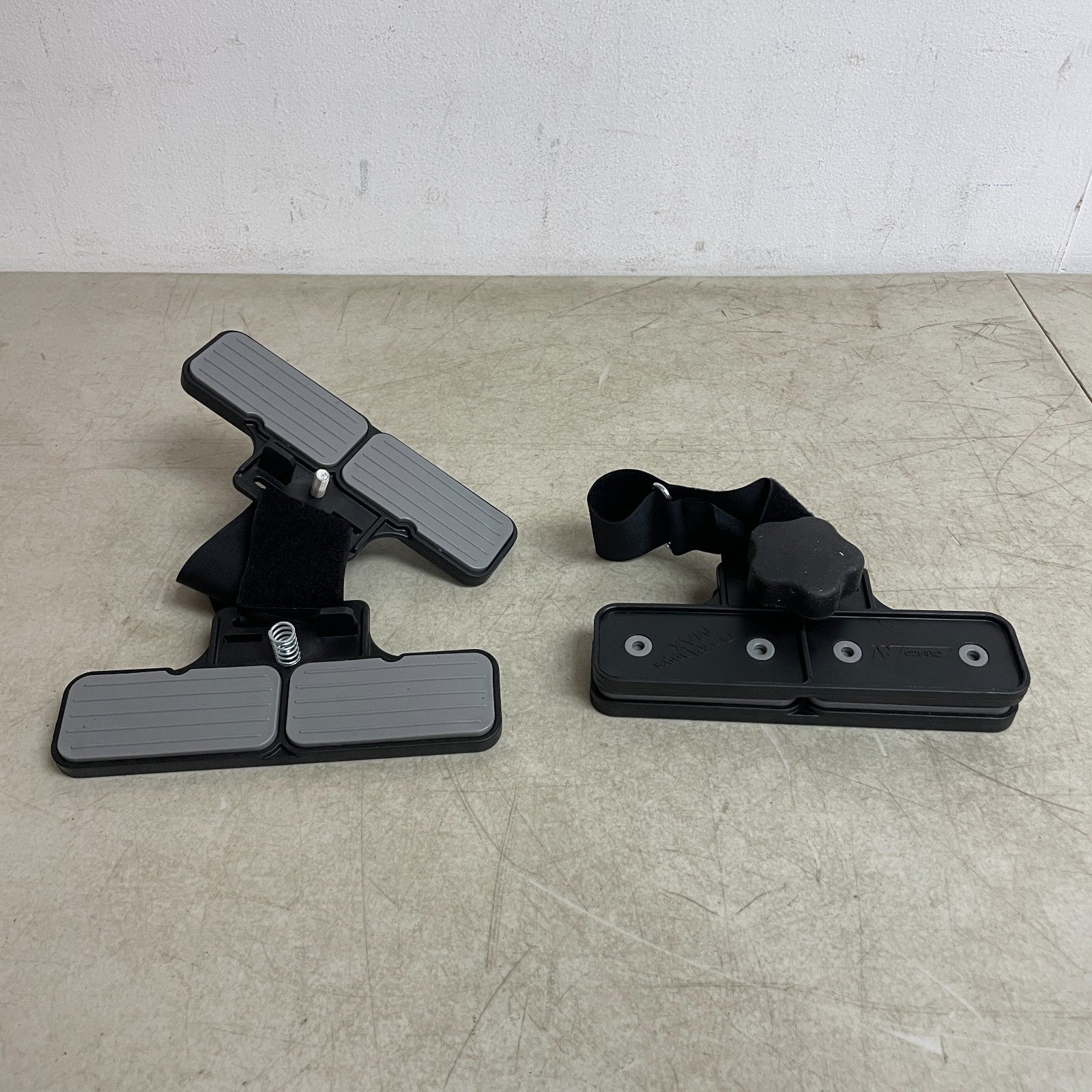 Camco RV Awning De-Flapper Max 2-Pack Black Fabric Clamps Model 42251