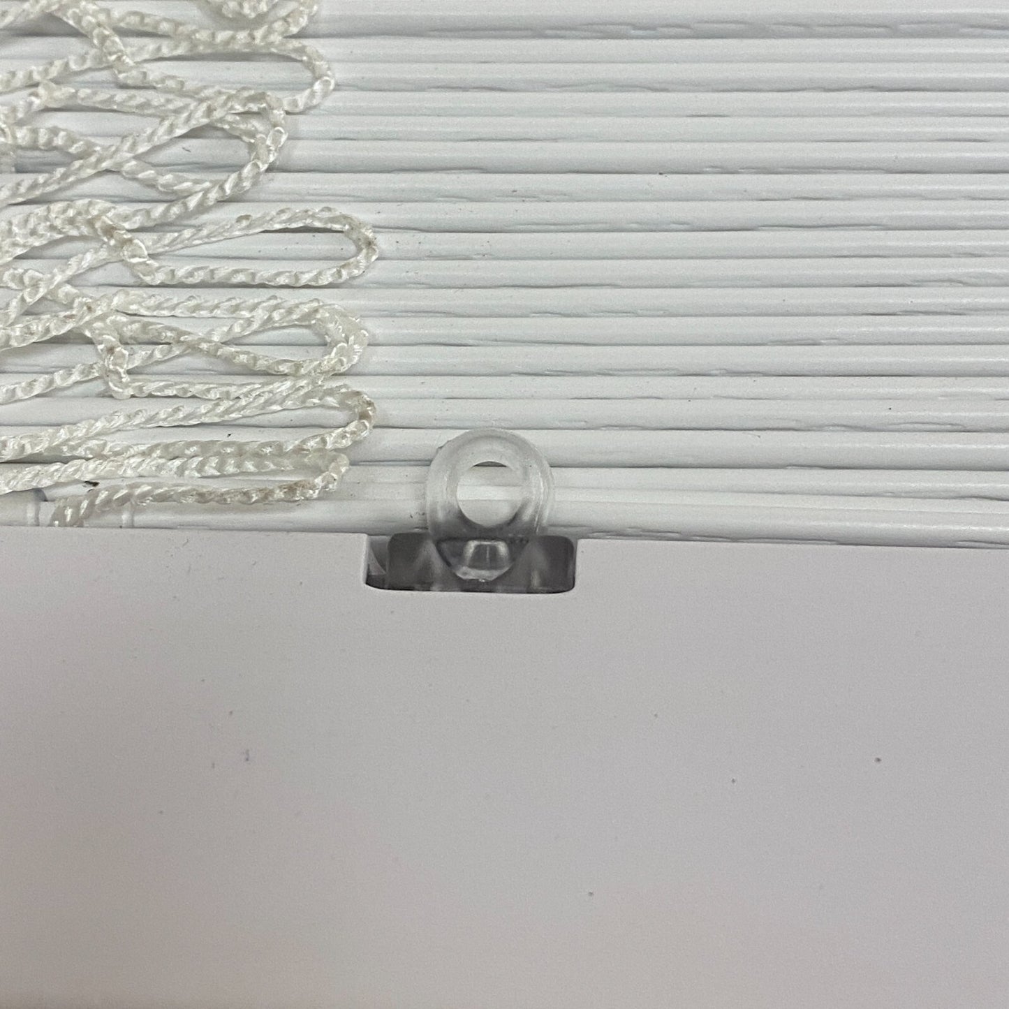 ALLEN + ROTH 2 IN ROOM DARKENING CORDLESS FAUX WOOD BLIND WHITE 29 IN X 64 IN