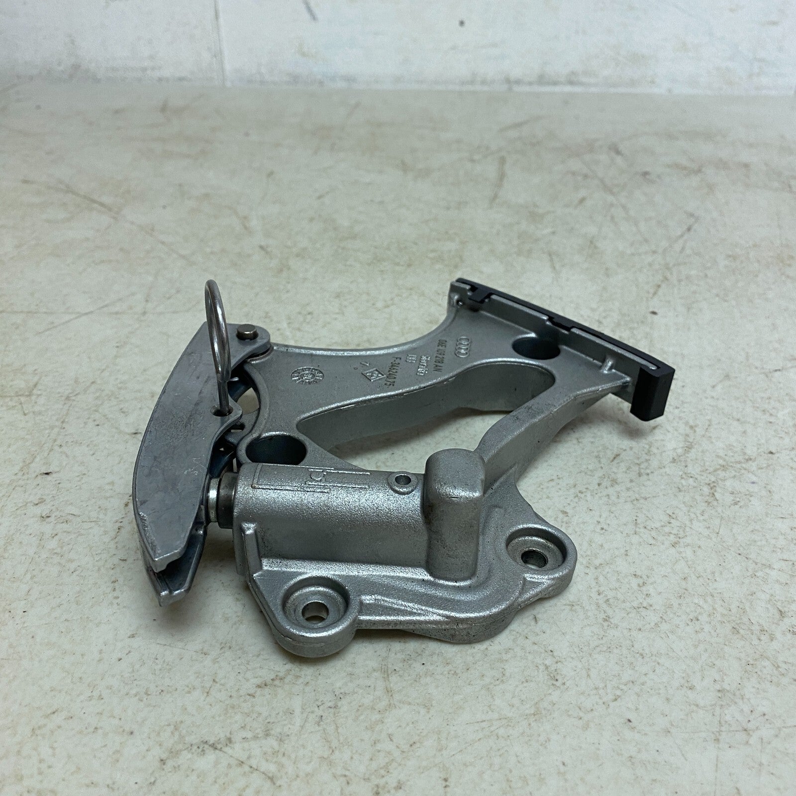 Audi 3.0T Right Timing Chain Tensioner Fit For VW Touareg AUDI A4 Q5 Q7 06E 109