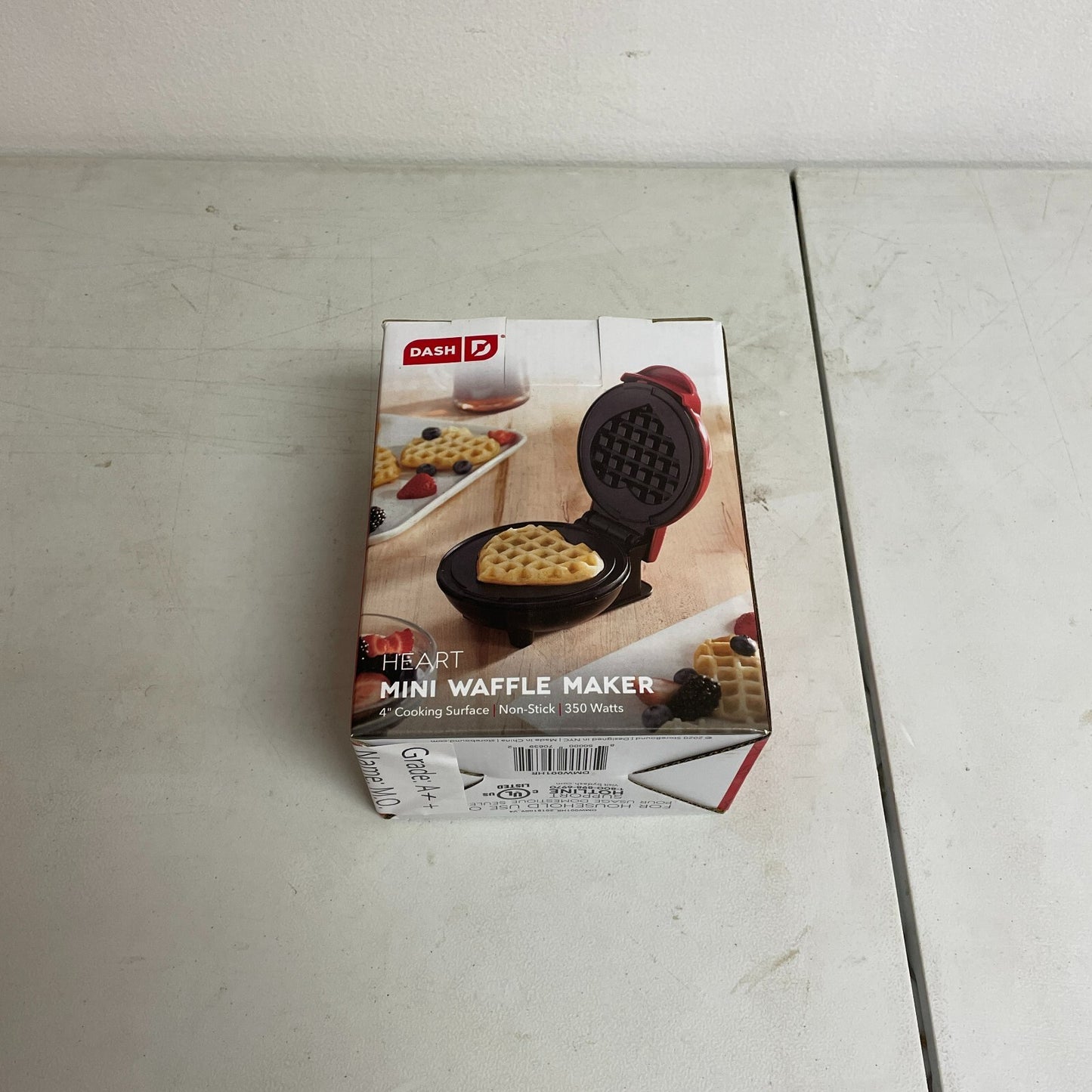 Dash Mini Heart Waffle Maker Red Aluminum 4″