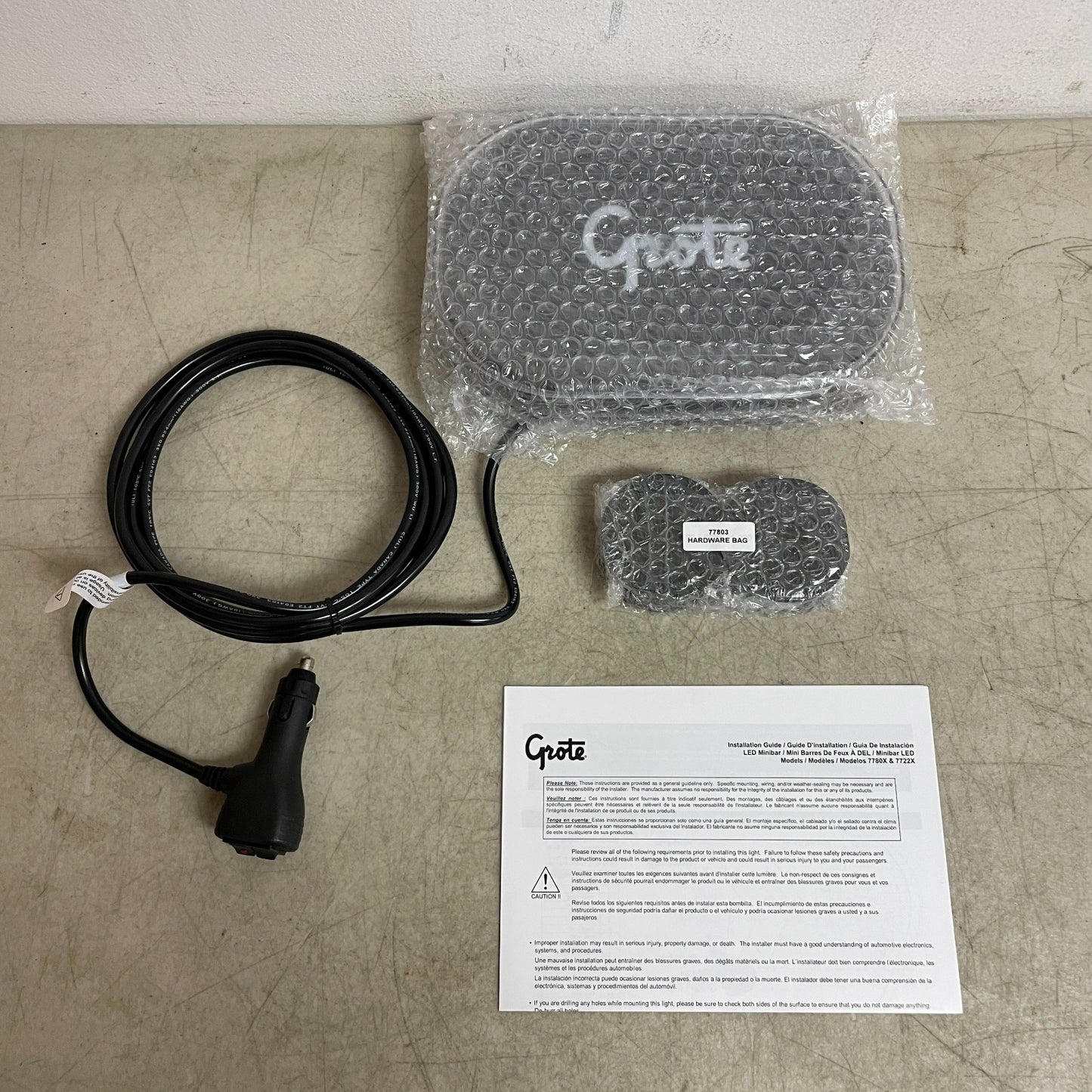 Grote 77803 Compact LED Mini Light Bar 6.77" x 9.75" x 1.44" Magnetic Mount
