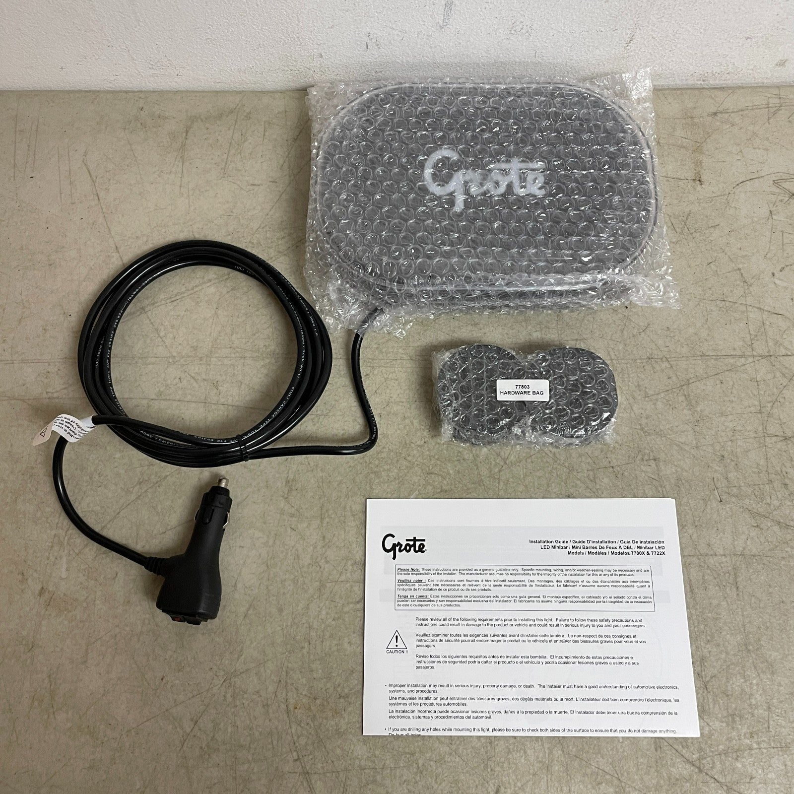 Grote 77803 Compact LED Mini Light Bar 6.77" x 9.75" x 1.44" Magnetic Mount