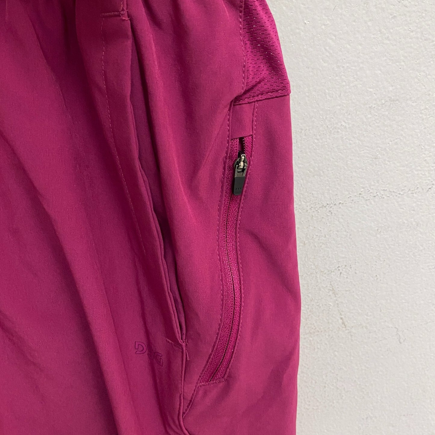 DSG Men's 8'' Agility Woven Shorts Wild Berry Training Solid DAM20111X