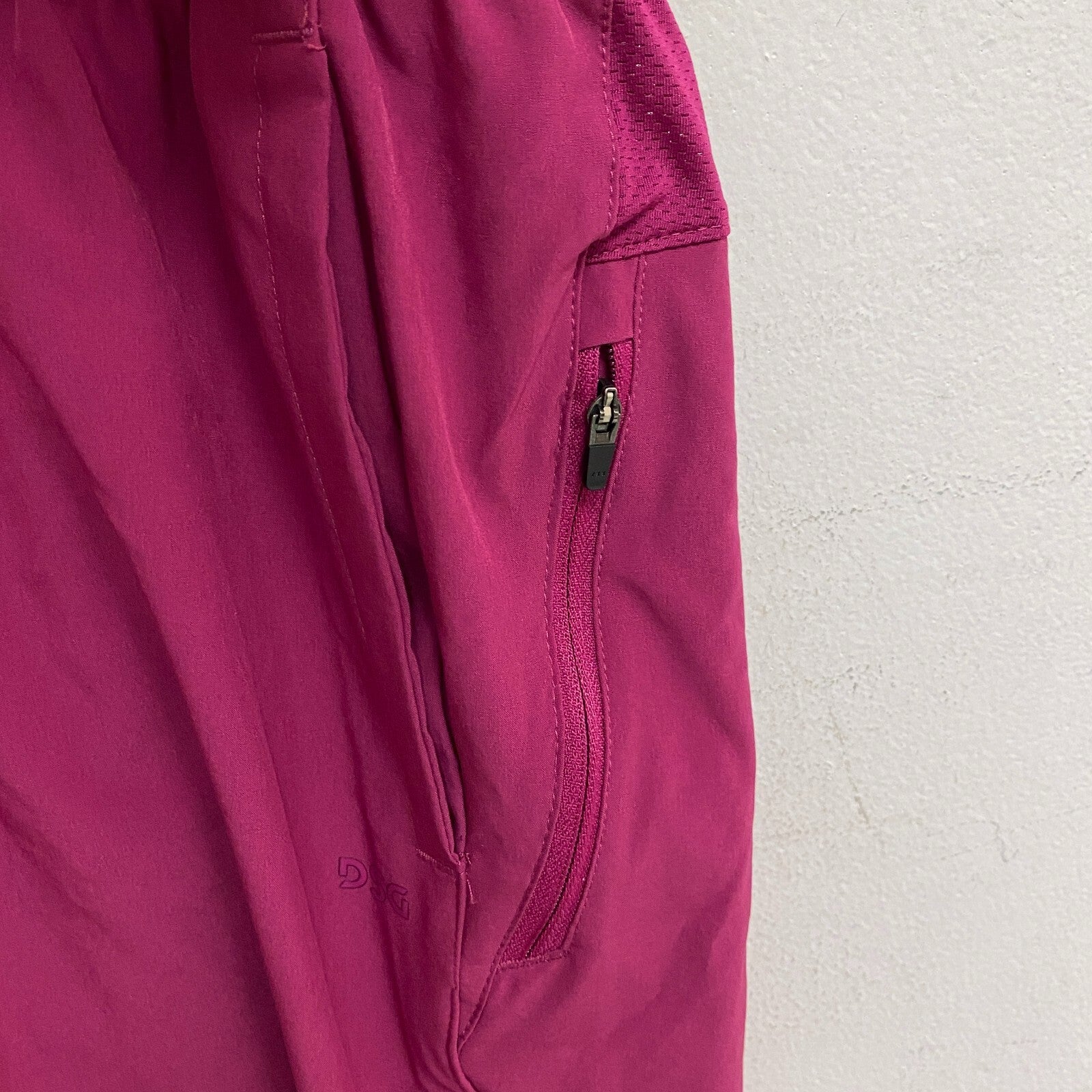 DSG Men's 8'' Agility Woven Shorts Wild Berry Training Solid DAM20111X