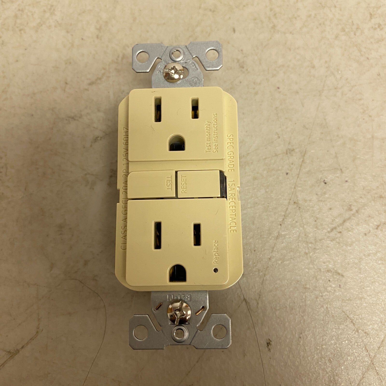 EATON GF15V RECEPTABLE 15A 125V OUTLET 2 PORT