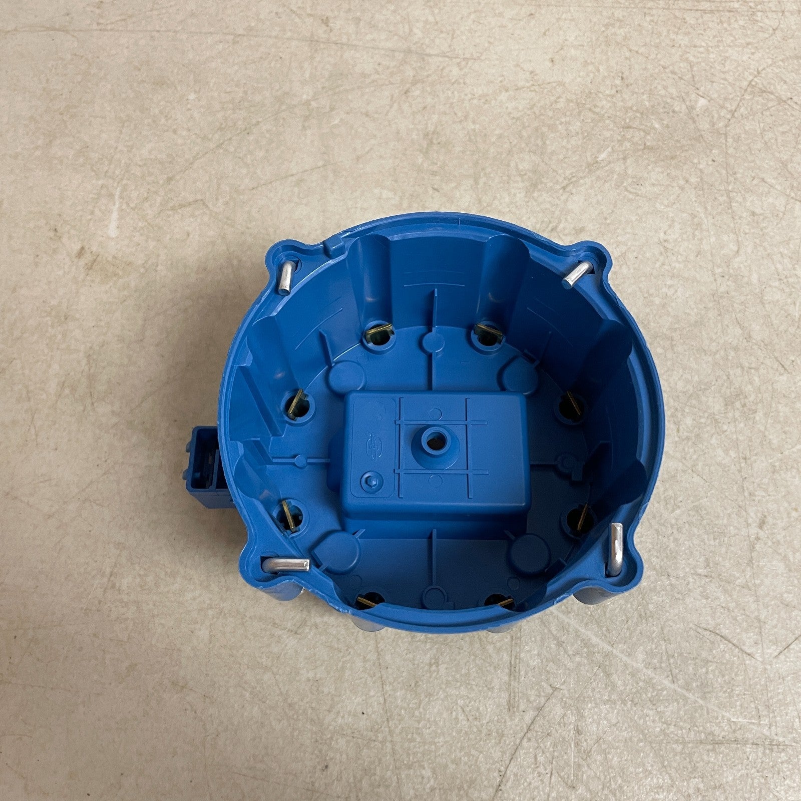 Blue Streak DR-450 Distributor Cap by Standard Motor Products One Size