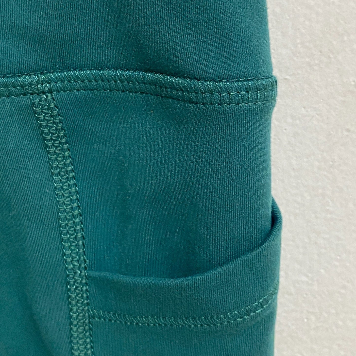 DSG Women's Momentum Performance Cropped Leggings Pitch Green DAW12328B