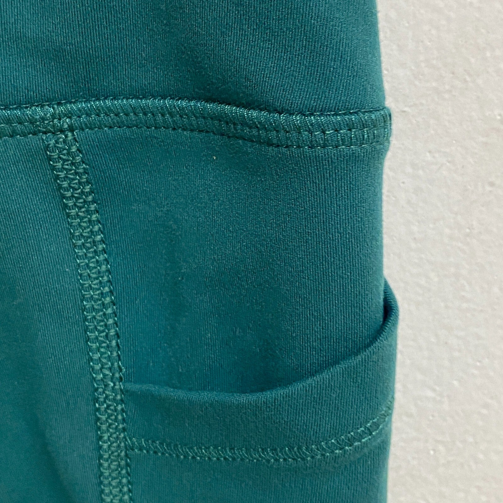 DSG Women's Momentum Performance Cropped Leggings Pitch Green DAW12328B