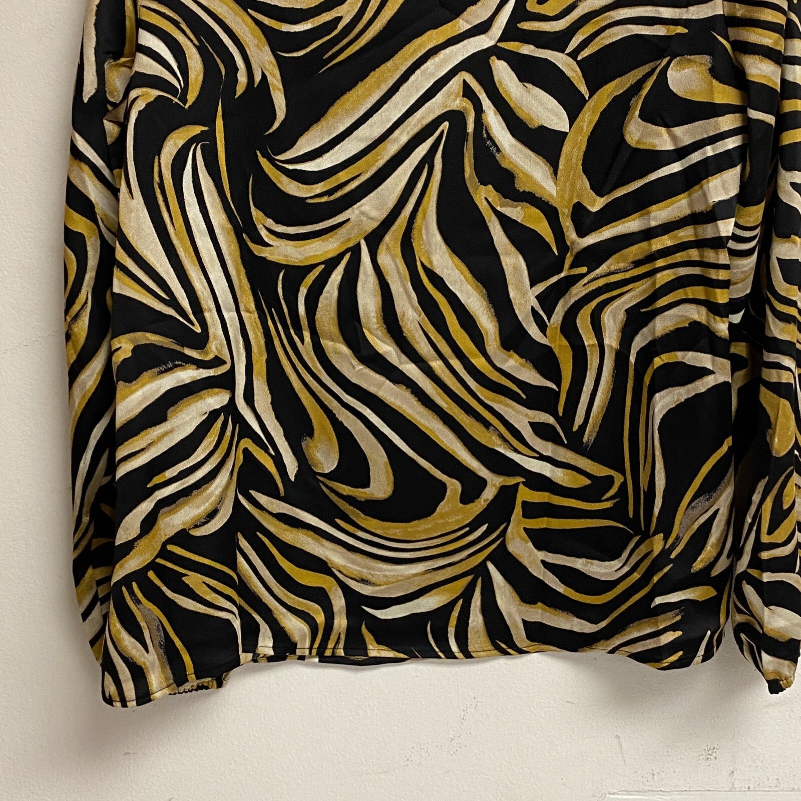 Black Label Women's Split Crew Neck Long Sleeve Size Small Color: Black Marigold