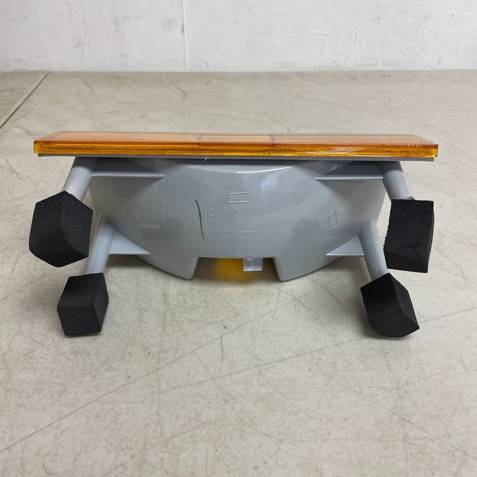 Dayton 888-5516 Amber Turn Signal Light Assembly Front for Mack Truck