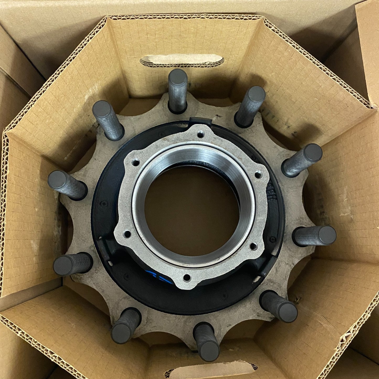 Automann Outboard Mount Hub Assembly w/ Studs 150.T1101.S2 for Truck Axles