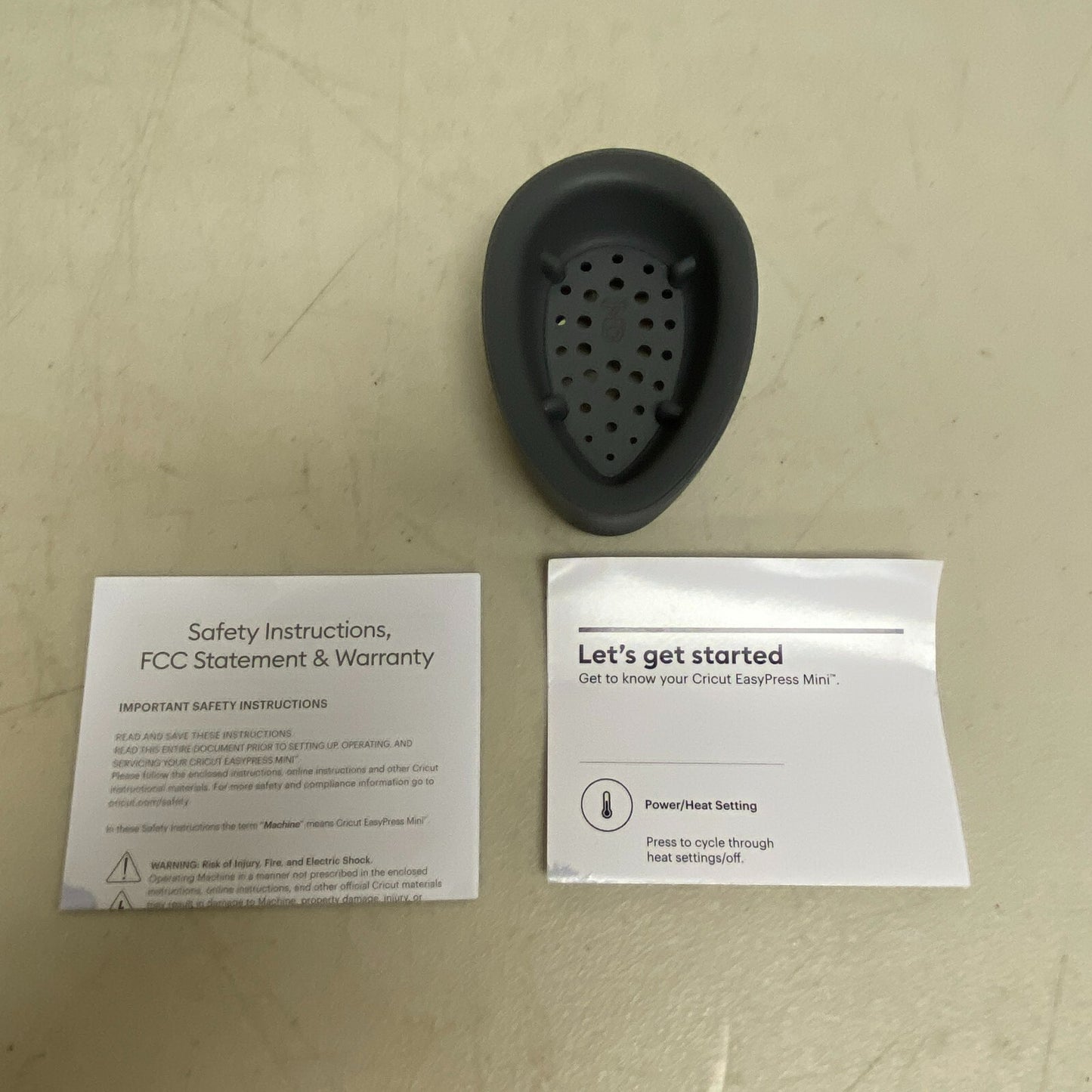 Cricut EasyPress Mini™, Raspberry - Compact Handheld Heat Press 4"x3.5"