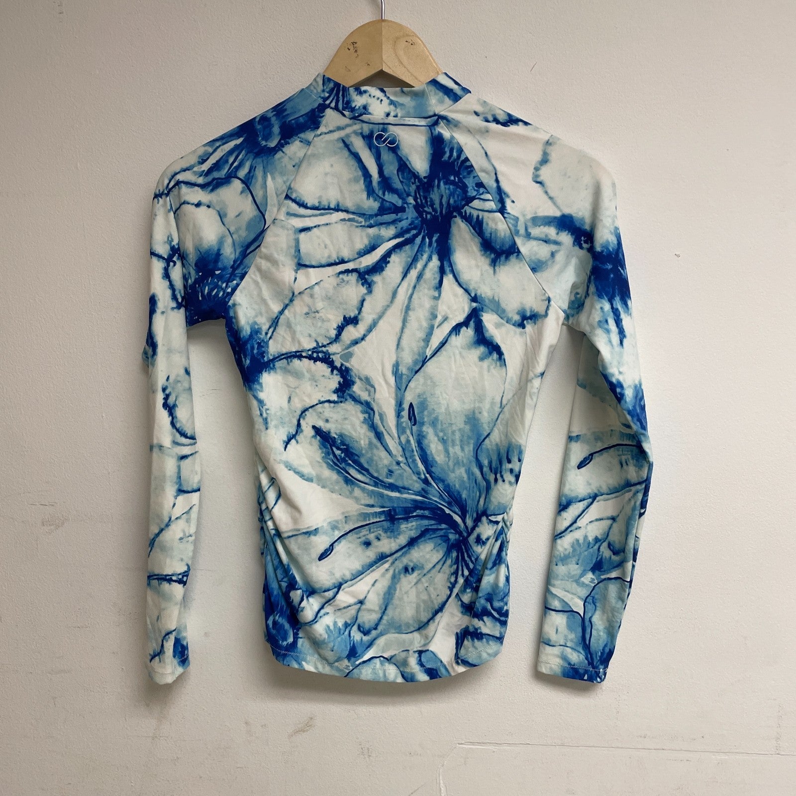 CALIA Womenâs Ruched Long Sleeve Rashguard Floral Blue Swim Top WSA22800PRT