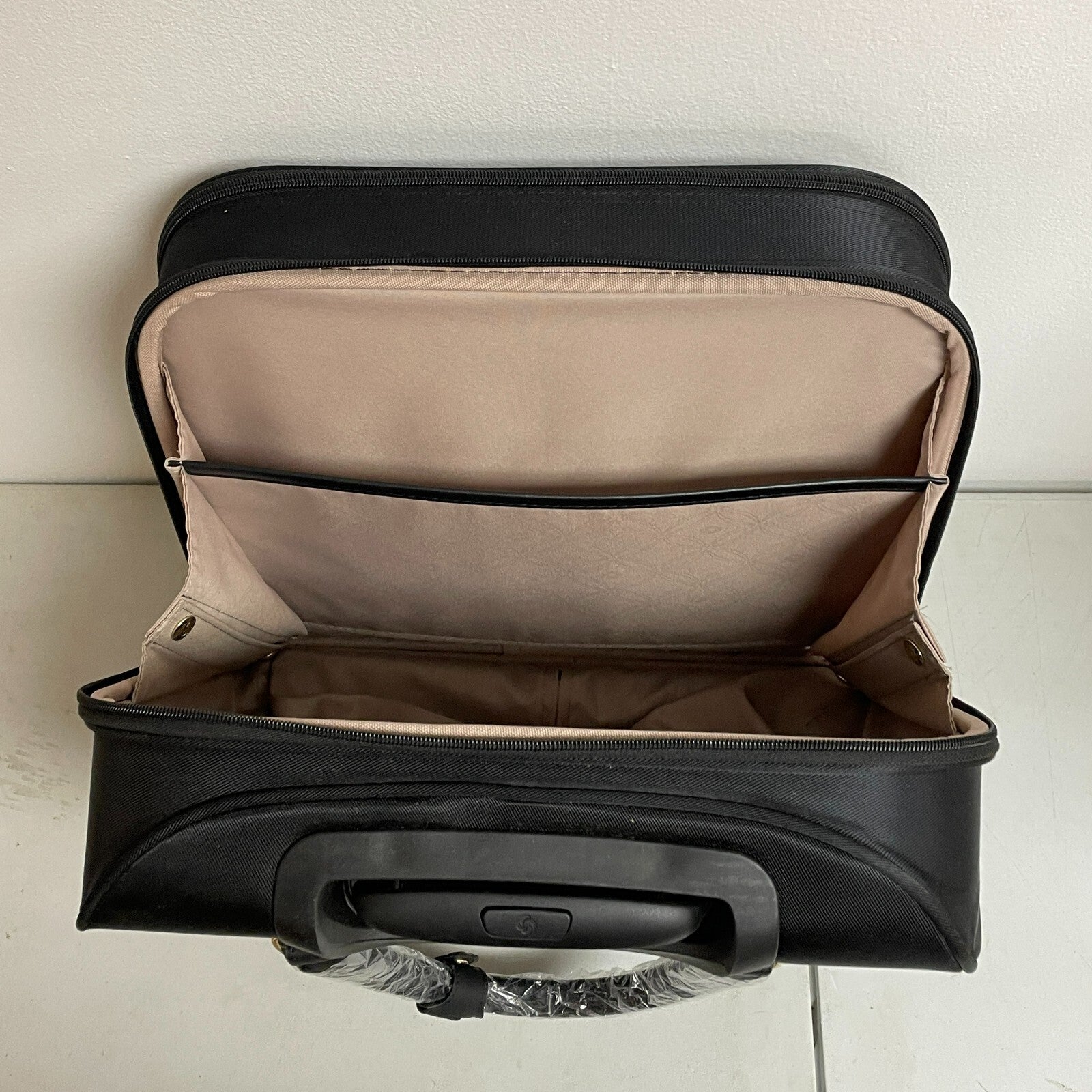 Samsonite Mobile Solution Spinner Mobile Office