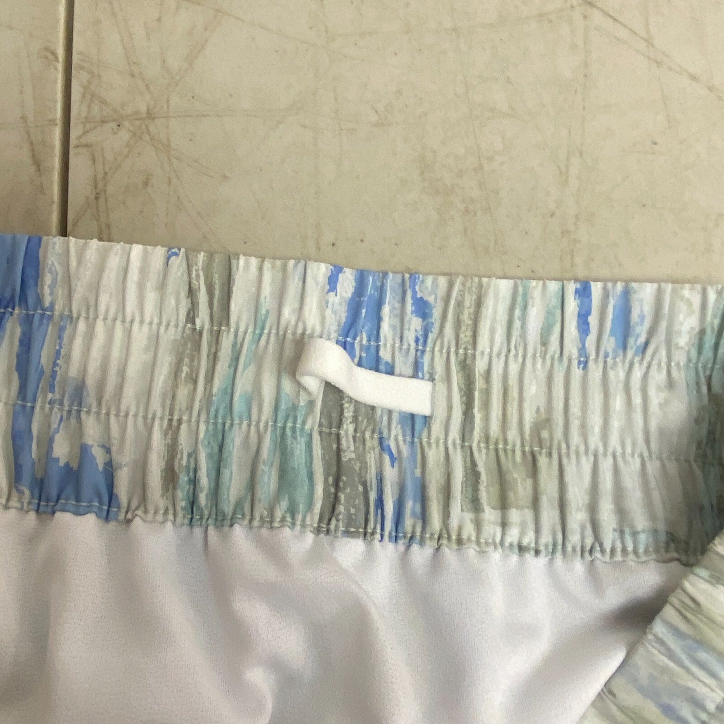 DSG Mid Rise Stride Run Shorts Size Womans Large Torn Camo Faded Olive BRAND NEW