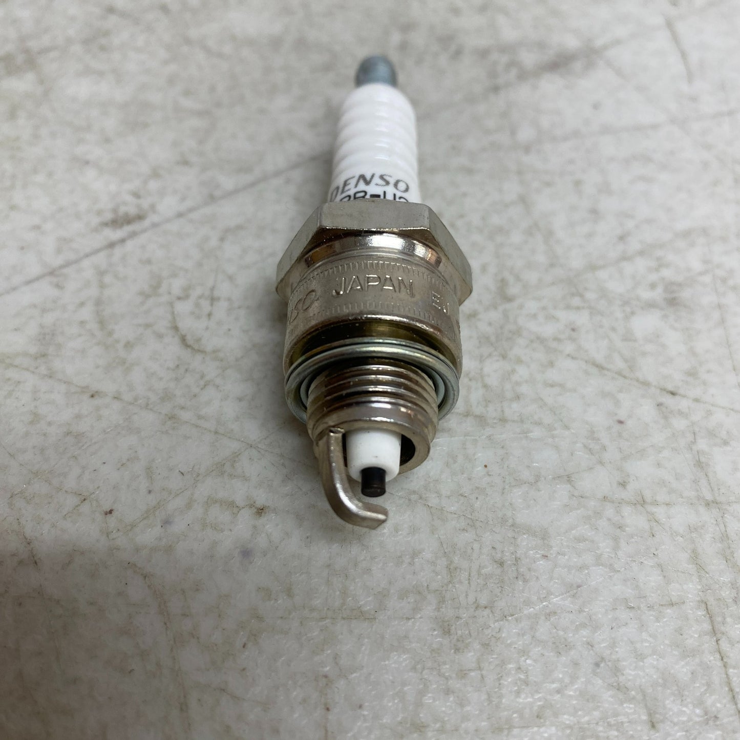 DENSO W9PR-U20 Standard U-Groove Spark Plug 6007 Buick Riviera 1968-1985