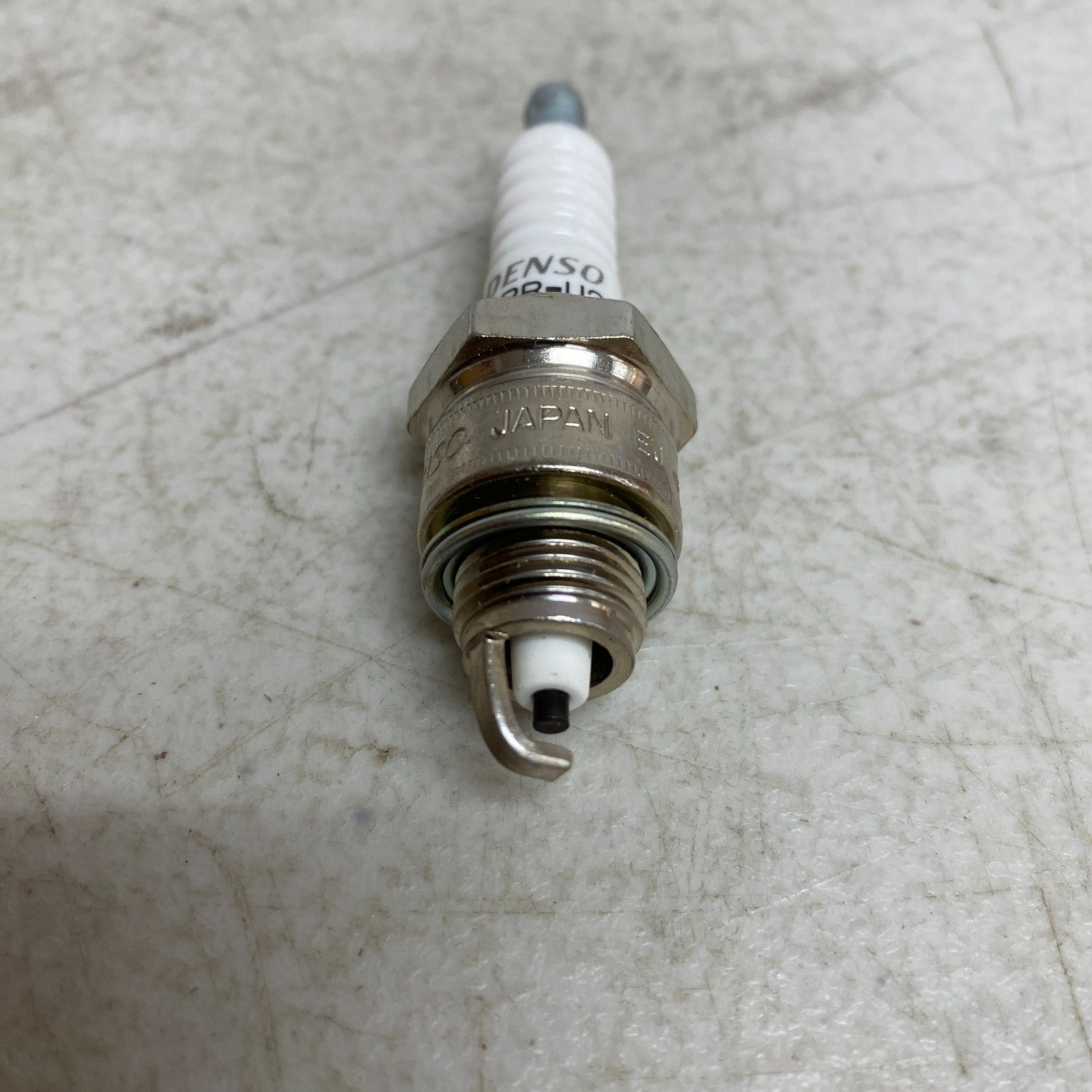 DENSO W9PR-U20 Standard U-Groove Spark Plug 6007 Buick Riviera 1968-1985