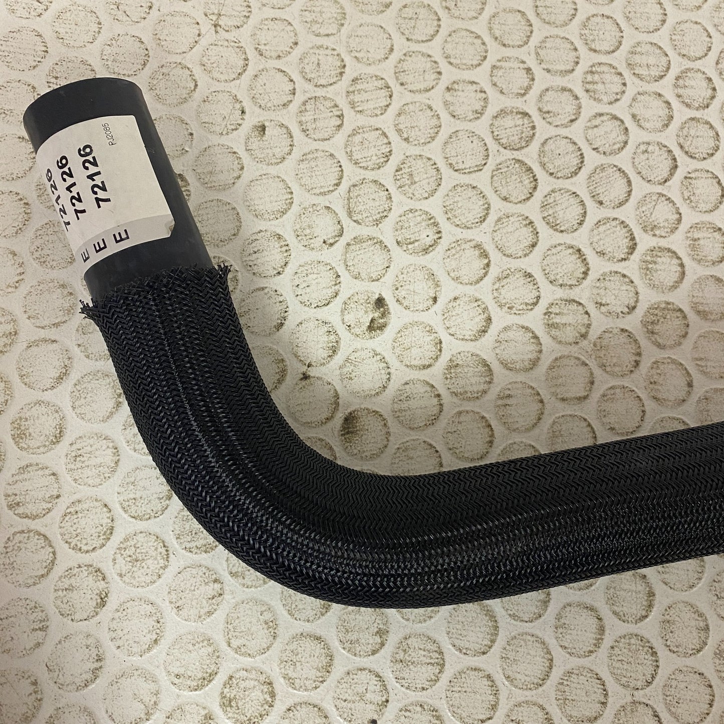 Dayco E72126 Curved Radiator Hose 1.5" x 17.75"