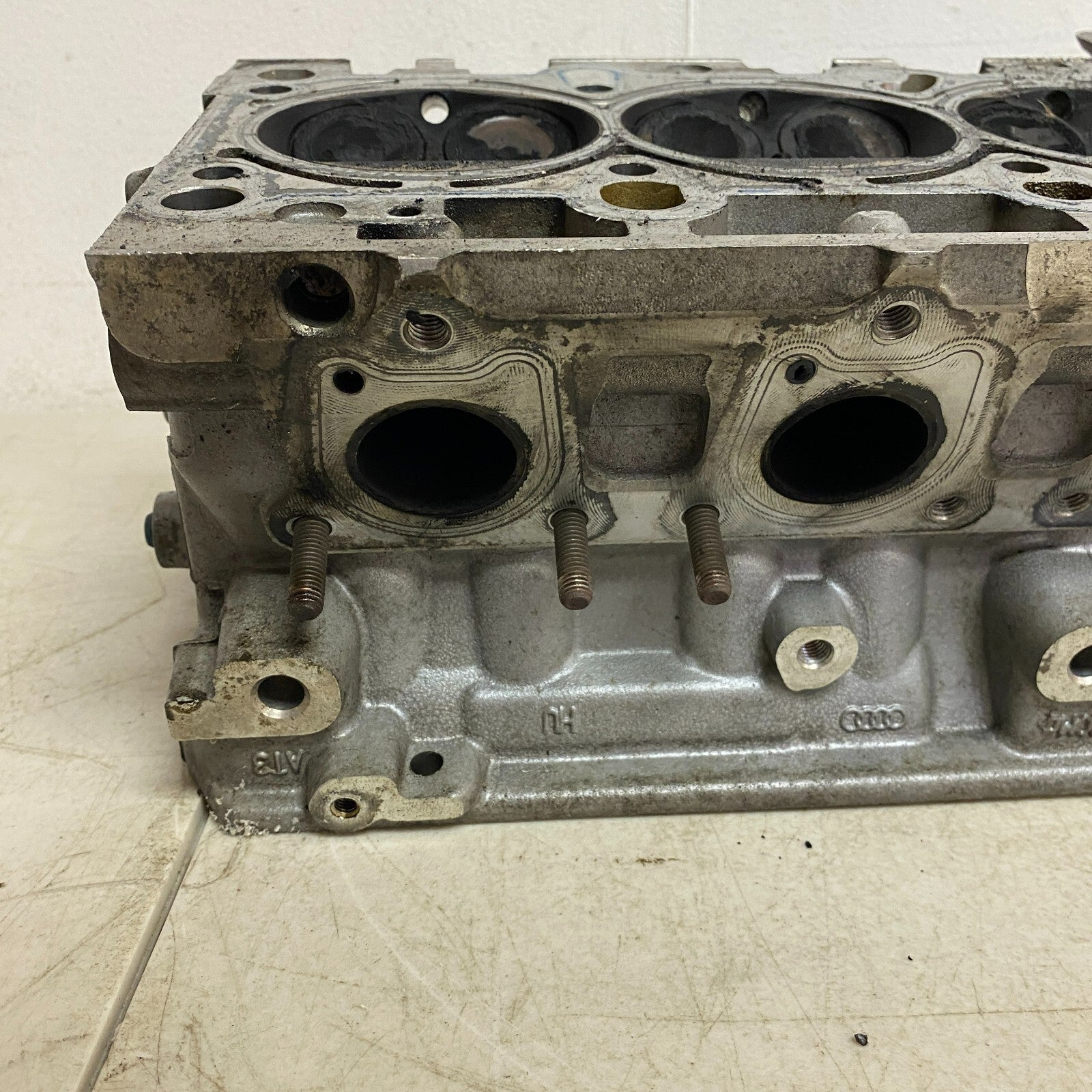 Audi PETROL ENGINE MOTOR LEFT CYLINDER HEAD 06E103404AA