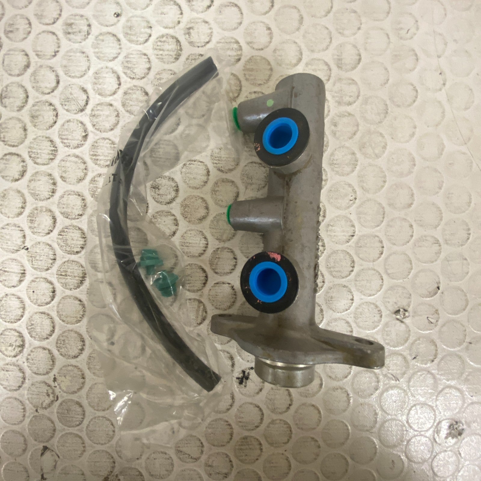 Wagner R122601 Brake Master Cylinder 1975-1978 Chrysler Cordoba
