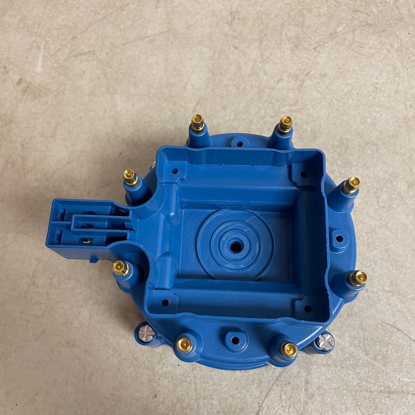 Blue Streak DR-450 Distributor Cap by Standard Motor Products One Size