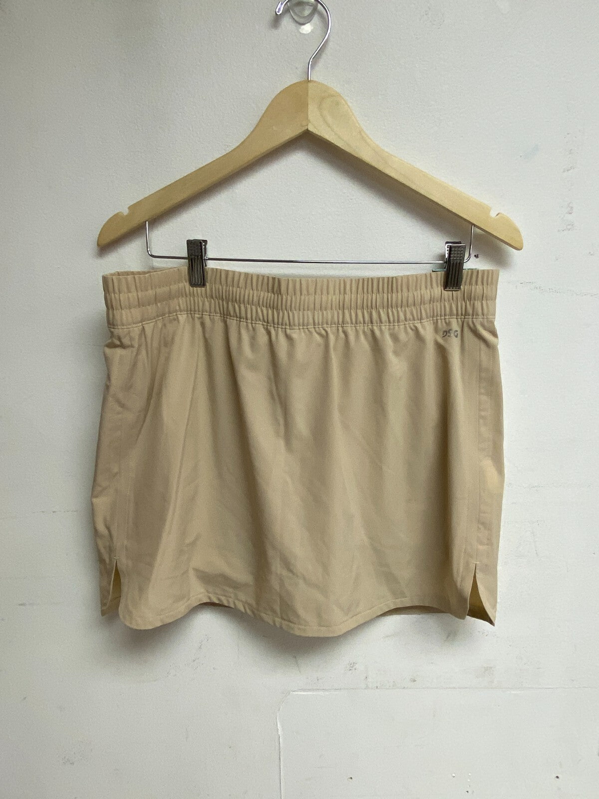 DSG Women's Stride Skort Creme/tan PocketLess Polyester Spandex Size Womens Larg