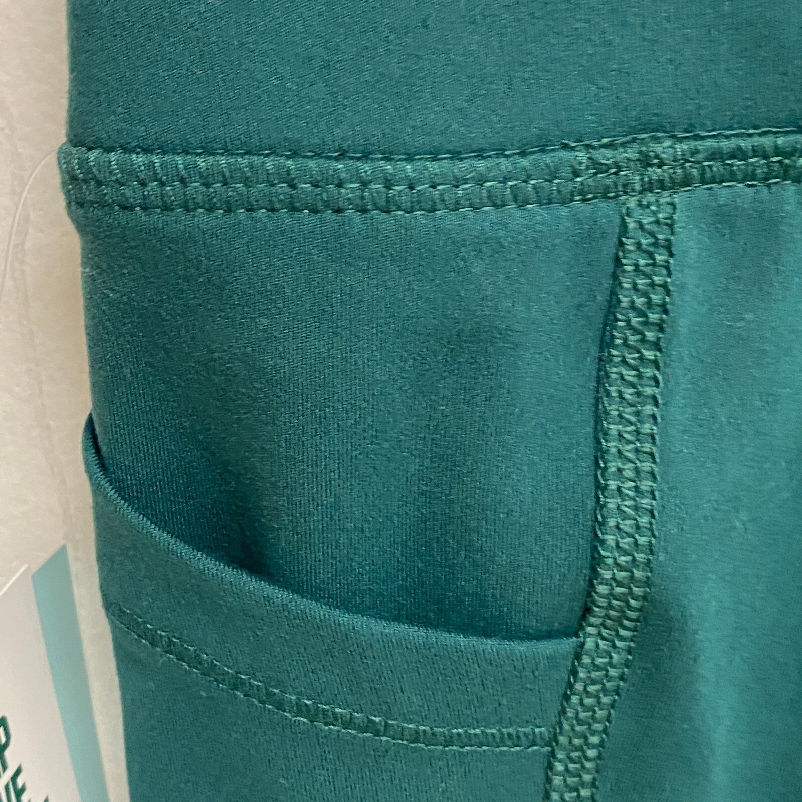 DSG Women's Momentum Performance Cropped Leggings Pitch Green DAW12328B