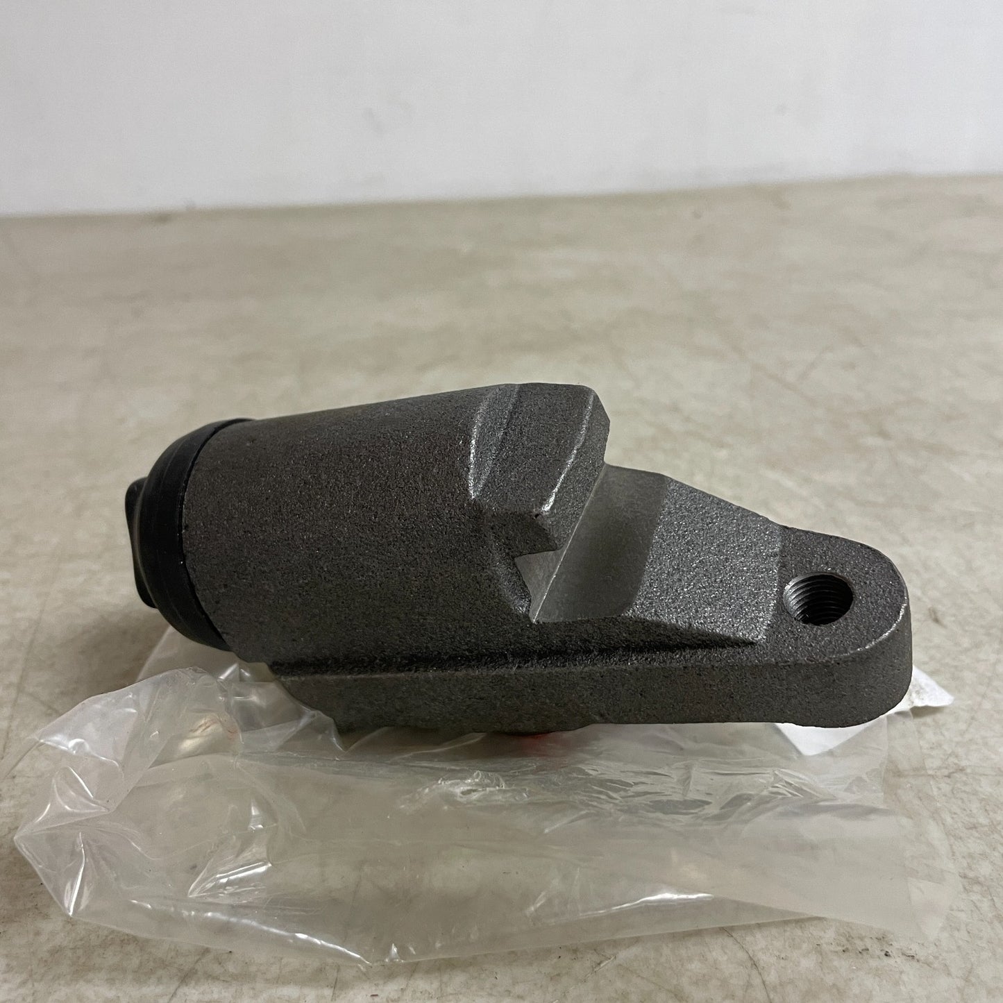 Carquest Wearever Drum Brake Wheel Cylinder WCA8852 1-1/8" Bore Silver Front