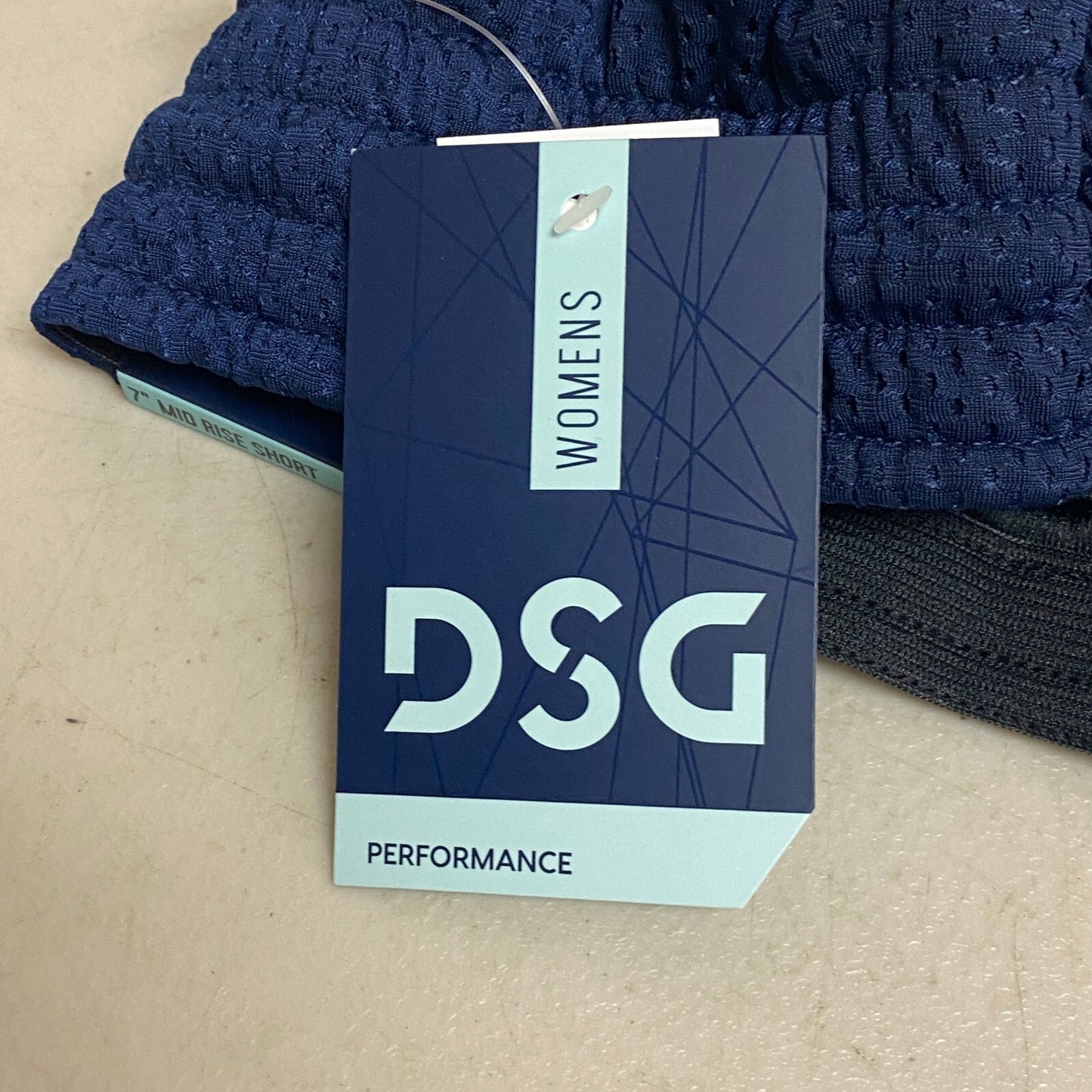 DSG Women's 7" Performance Mid Rise Relaxed Fit Short University Navy DAW39137M